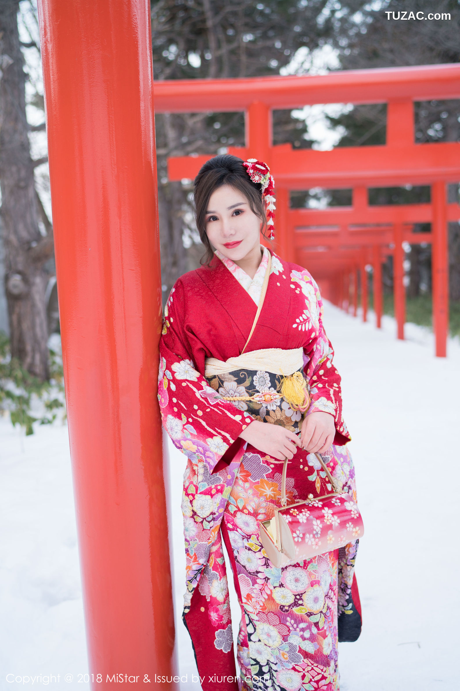 MiStar魅妍社-228-小奶昔Kyra-《白衬衫黑丝吊袜》-2018.06.15