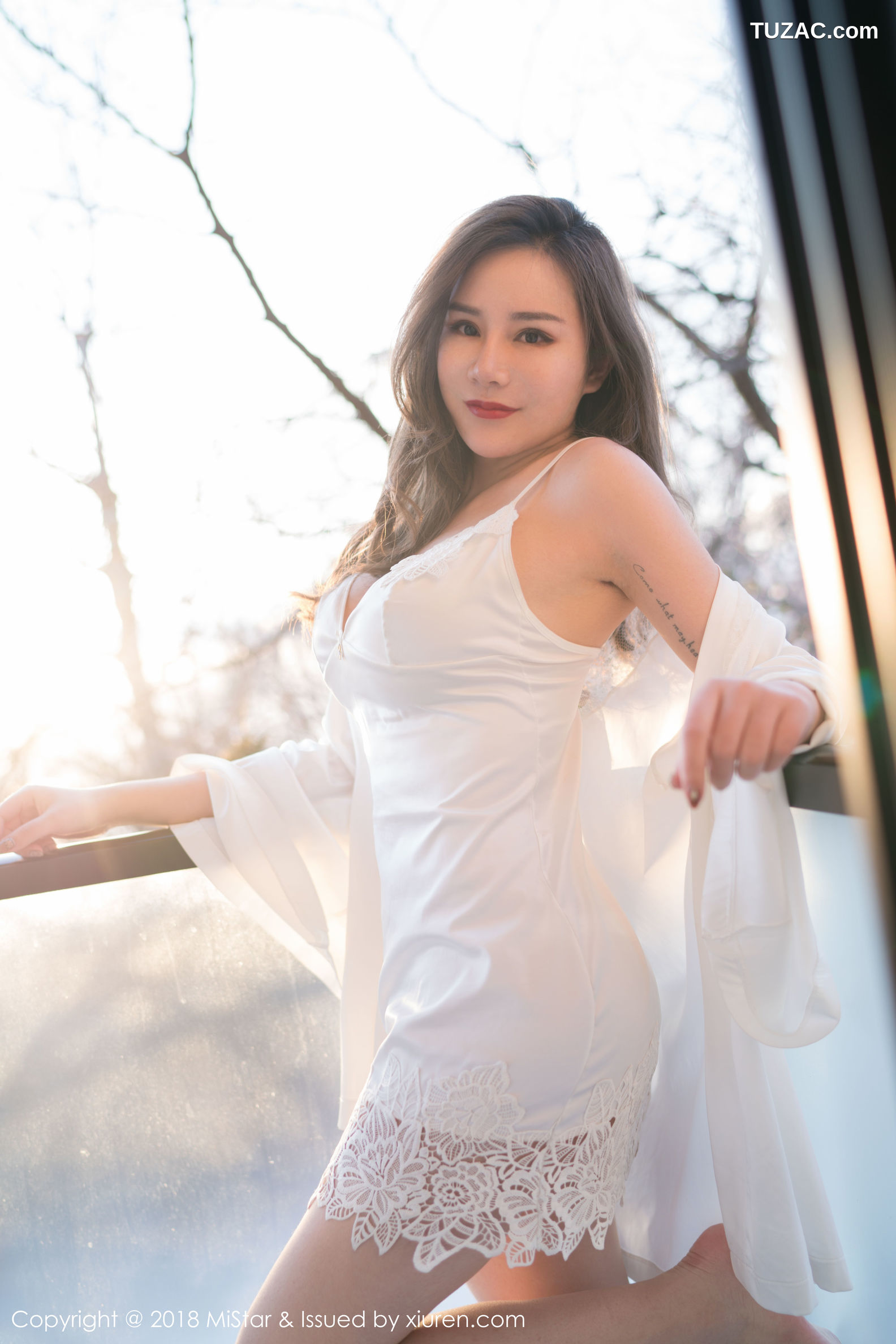 MiStar魅妍社-228-小奶昔Kyra-《白衬衫黑丝吊袜》-2018.06.15