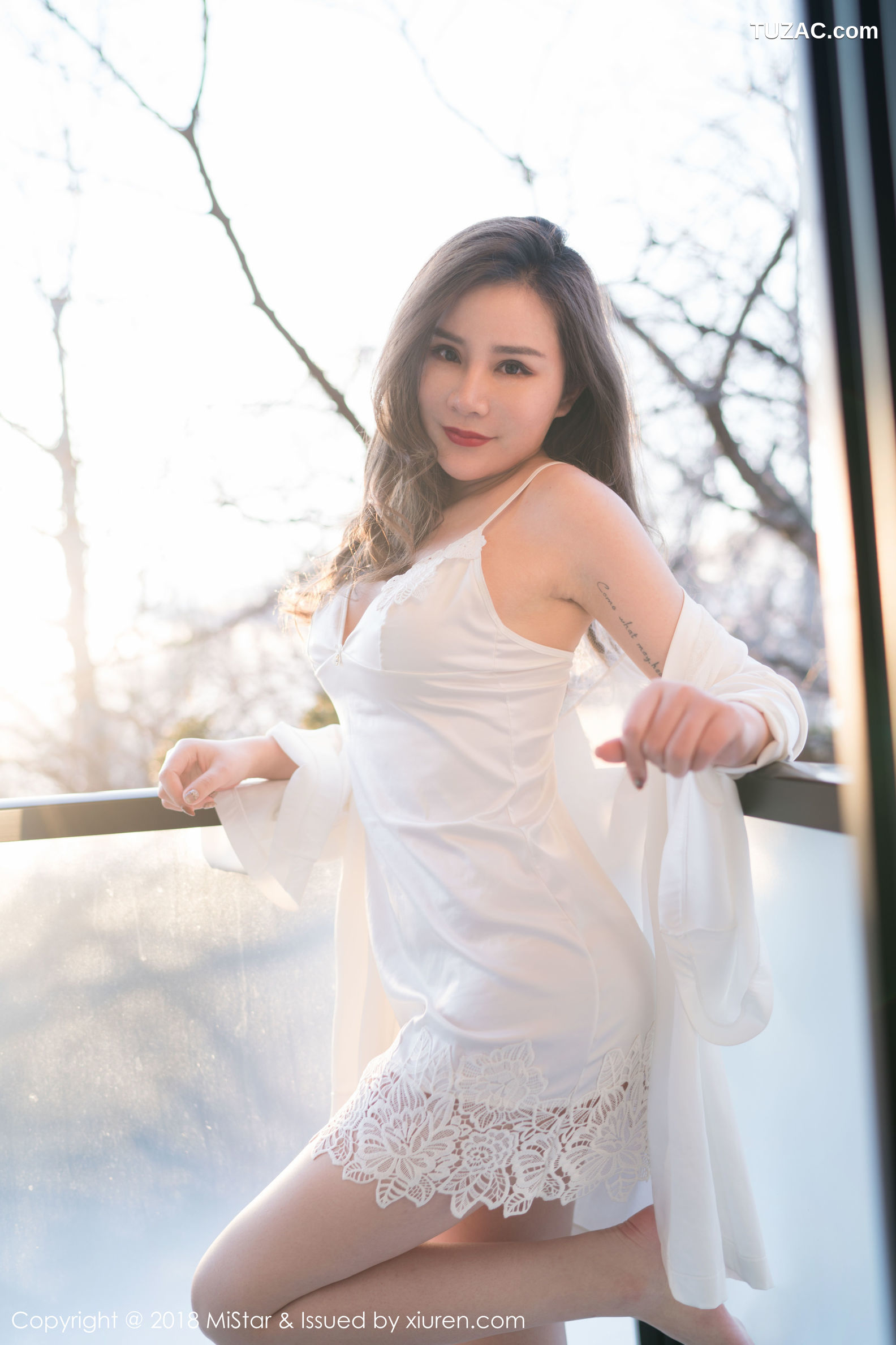 MiStar魅妍社-228-小奶昔Kyra-《白衬衫黑丝吊袜》-2018.06.15