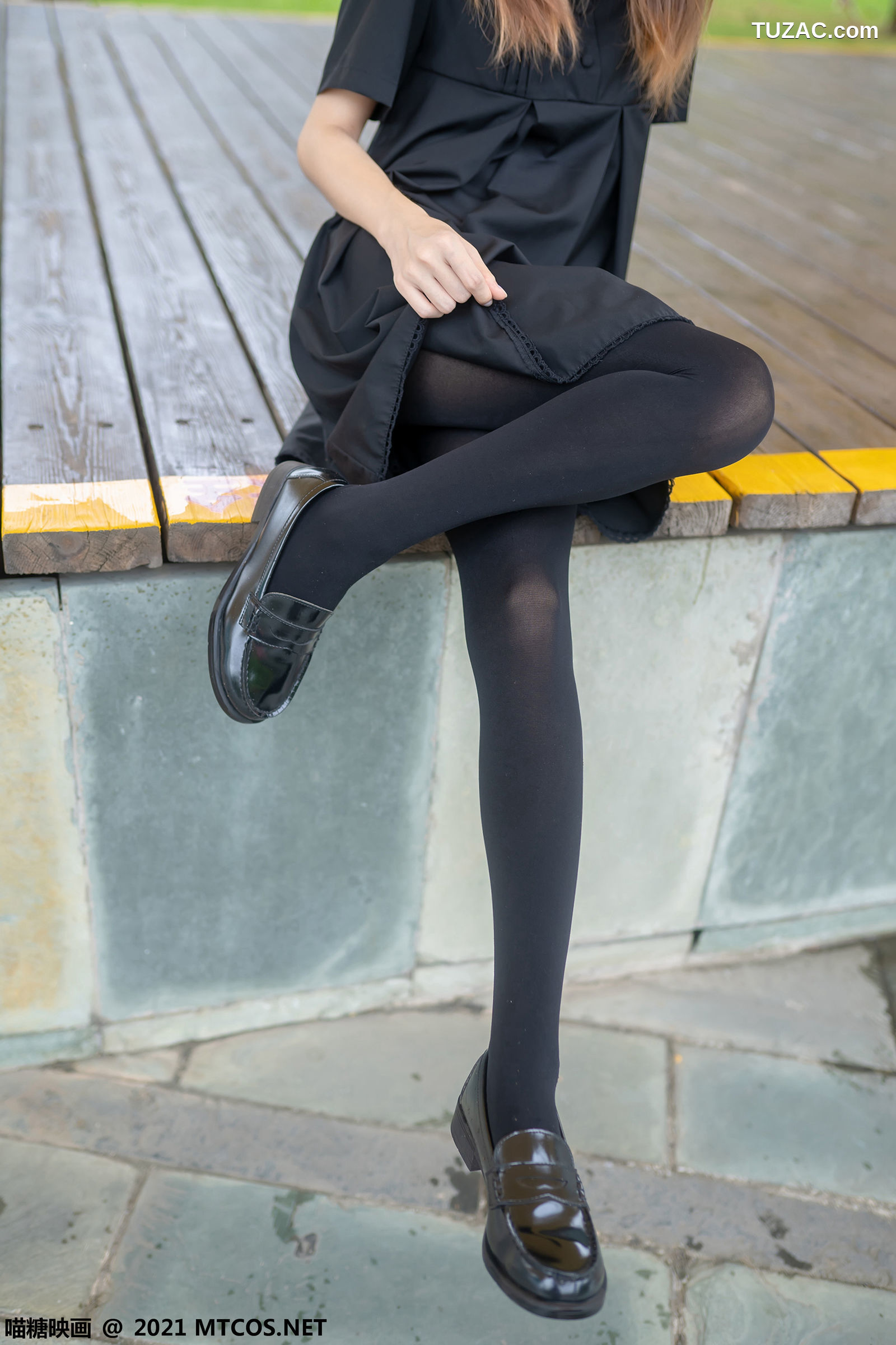 MTCos喵糖映画-Vol.423-《黑裙黑袜》