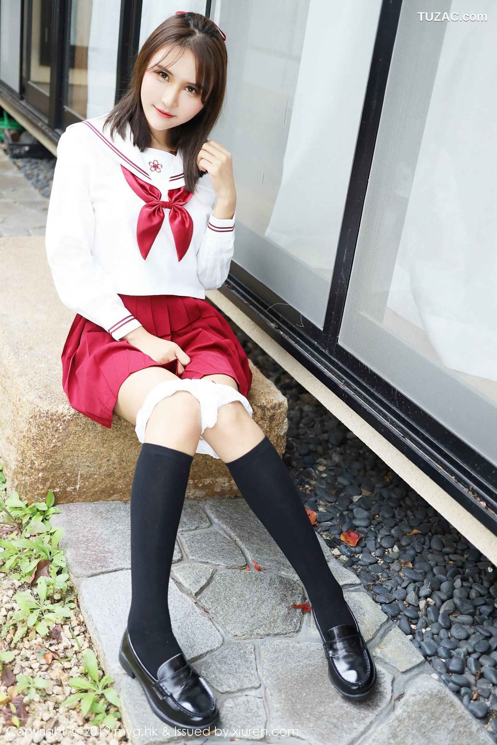 MyGirl美媛馆-341-尹菲-《户外拍摄的学生制服系列》-2019.01.16