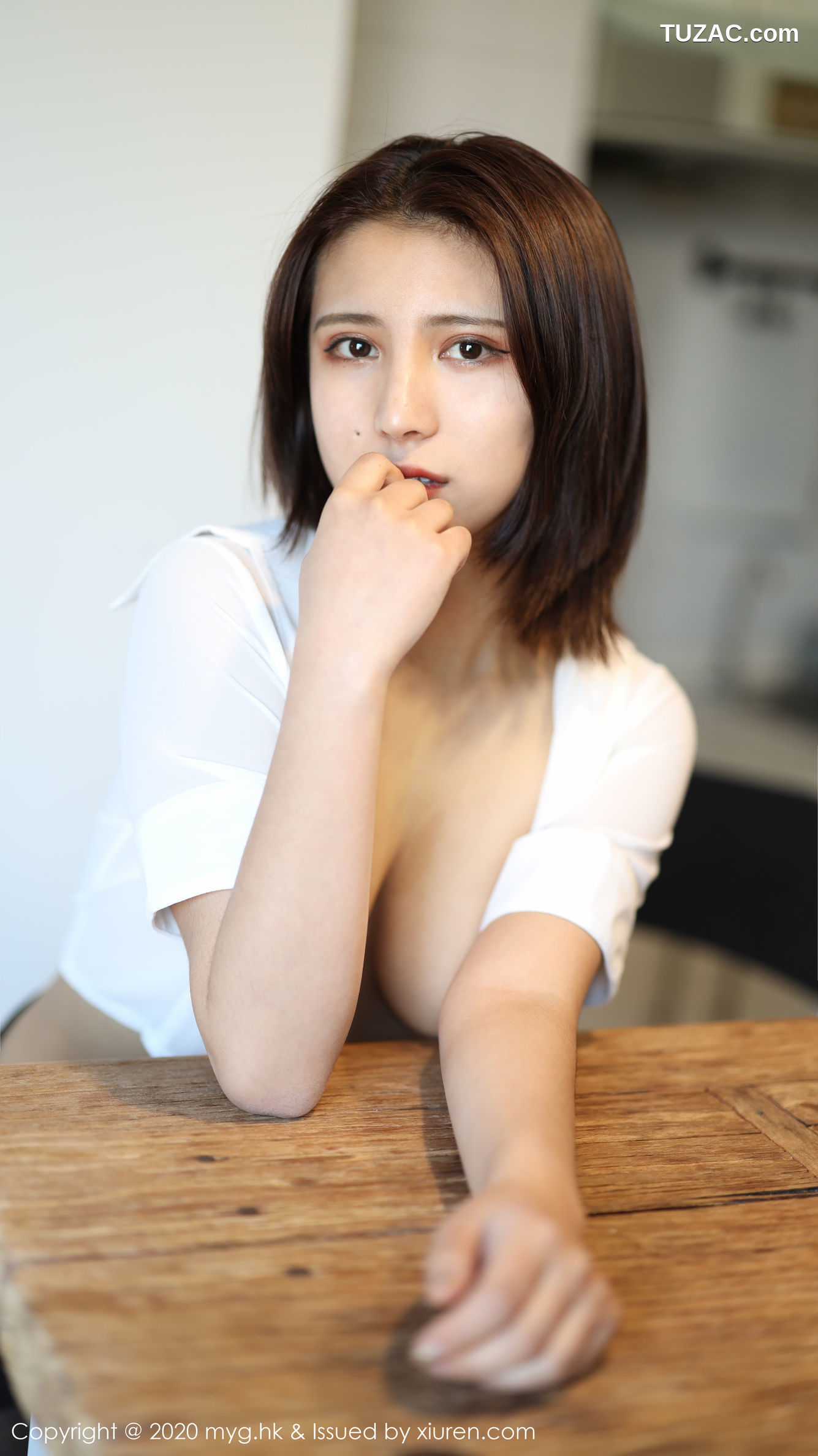 MyGirl美媛馆-437-久久-《白衬衫黑丝袜系列》-2020.05.04