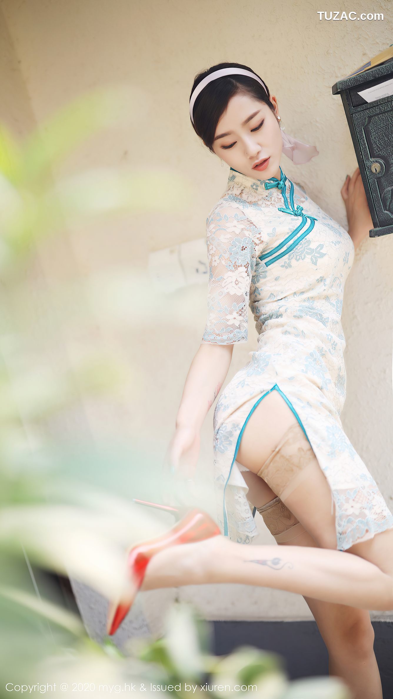MyGirl美媛馆-446-方子萱-《古典韵味旗袍与现代丝袜》-2020.08.12