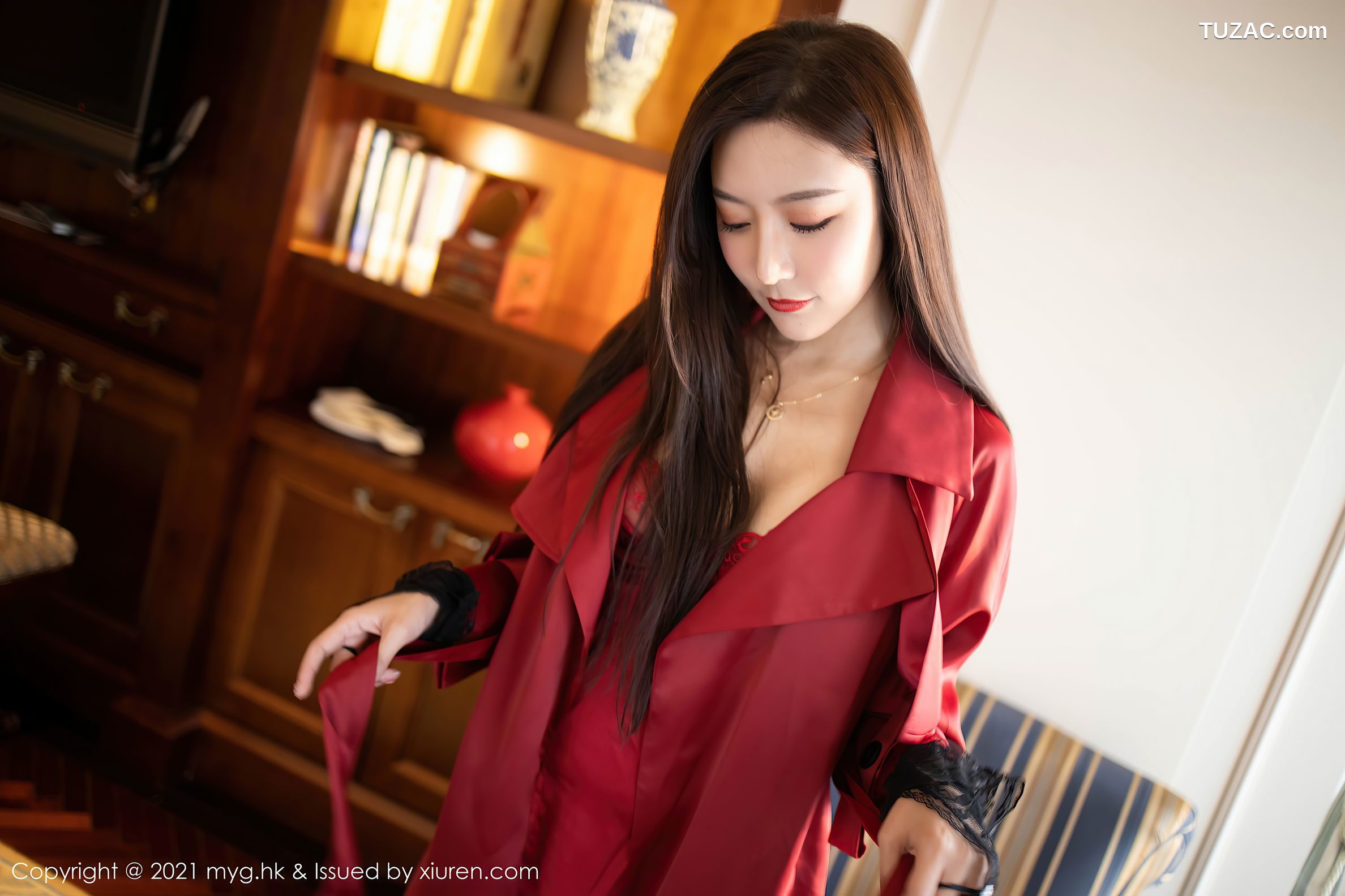 MyGirl美媛馆-496-王馨瑶-鲜红飒爽皮衣黑丝网袜-2021.03.05