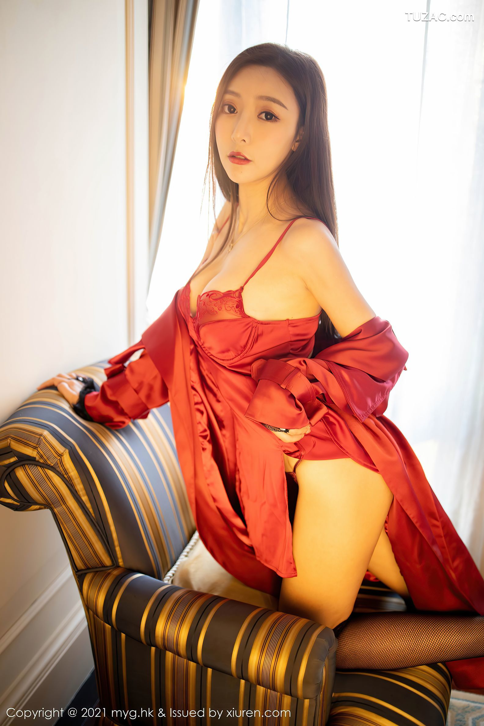 MyGirl美媛馆-496-王馨瑶-鲜红飒爽皮衣黑丝网袜-2021.03.05