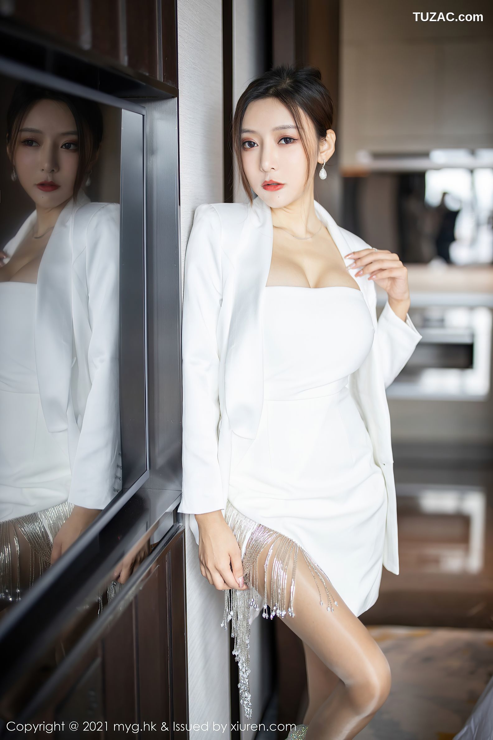MyGirl美媛馆-541-王馨瑶Yanni-江浙沪旅拍白外套抹胸短裙-2021.06.17