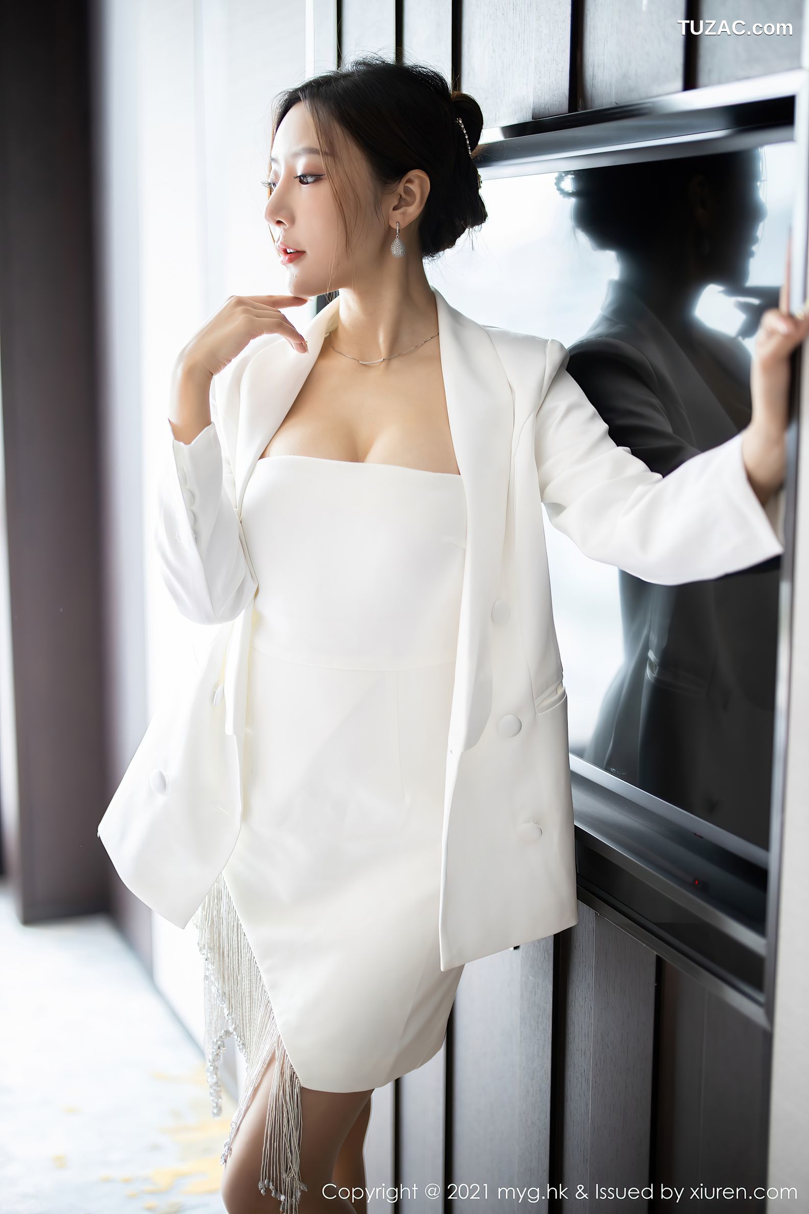 MyGirl美媛馆-541-王馨瑶Yanni-江浙沪旅拍白外套抹胸短裙-2021.06.17
