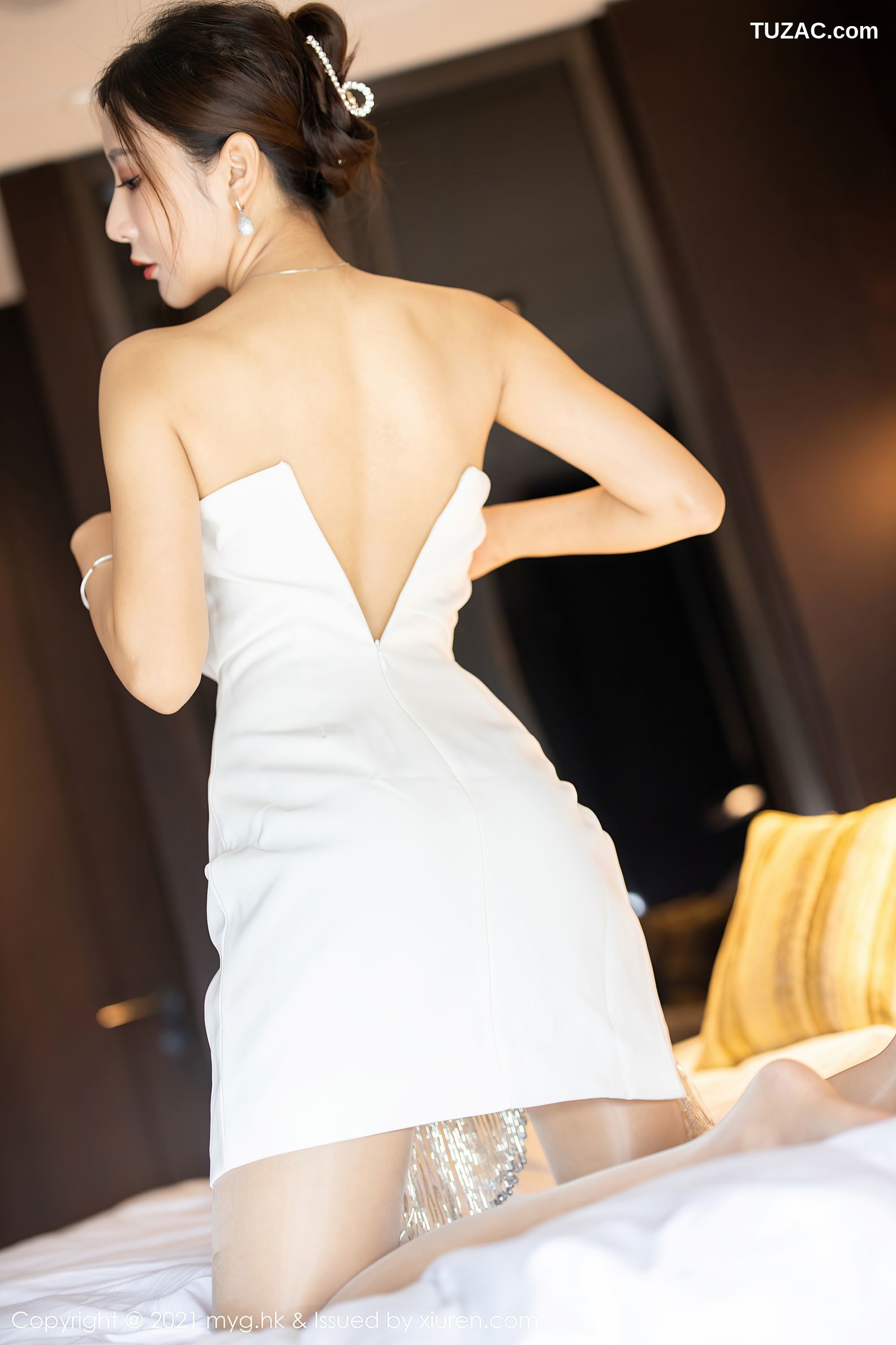 MyGirl美媛馆-541-王馨瑶Yanni-江浙沪旅拍白外套抹胸短裙-2021.06.17