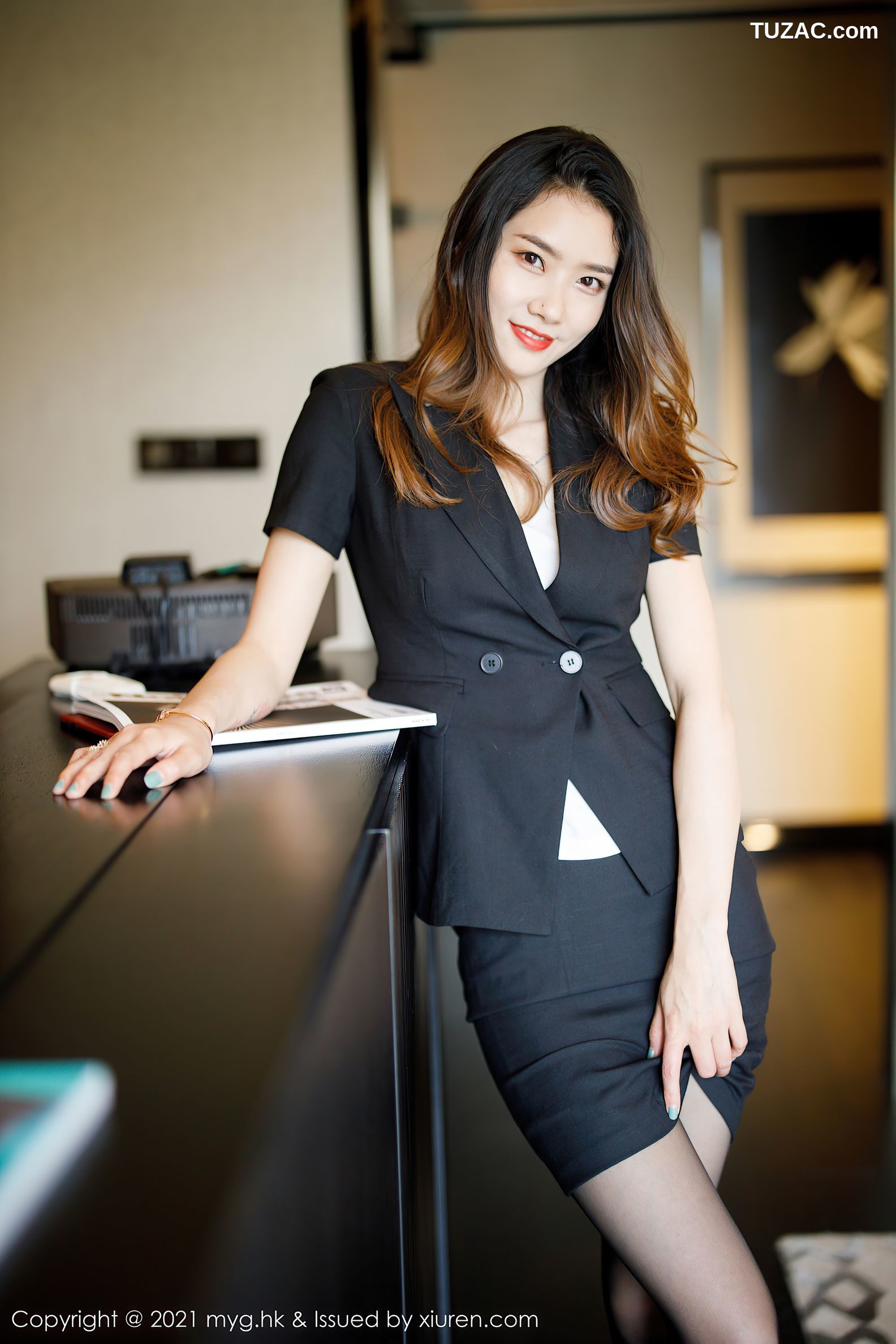 MyGirl美媛馆-542-方子萱-江浙沪旅拍灰色职业装绿色内衣-2021.06.18