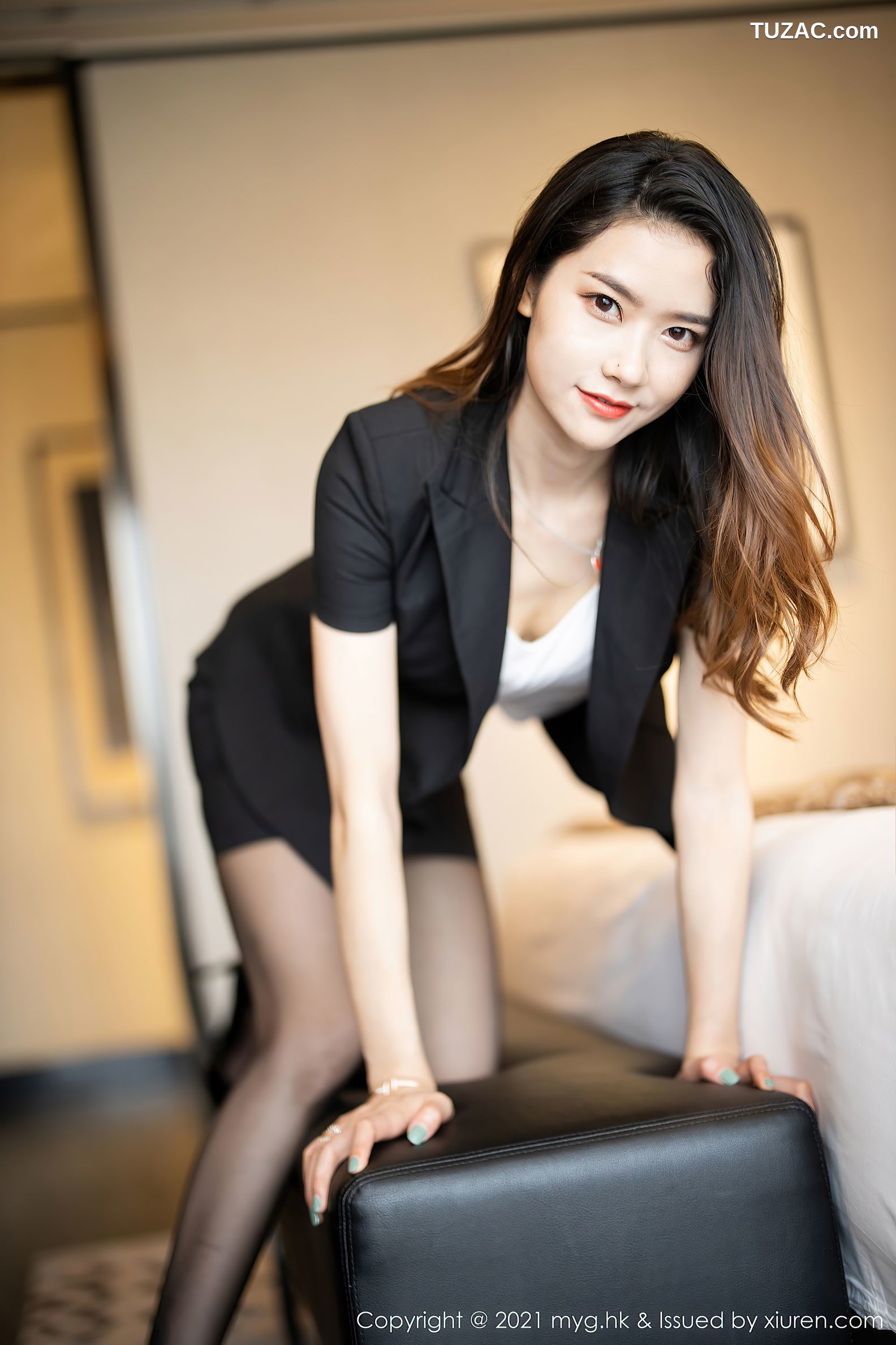 MyGirl美媛馆-542-方子萱-江浙沪旅拍灰色职业装绿色内衣-2021.06.18