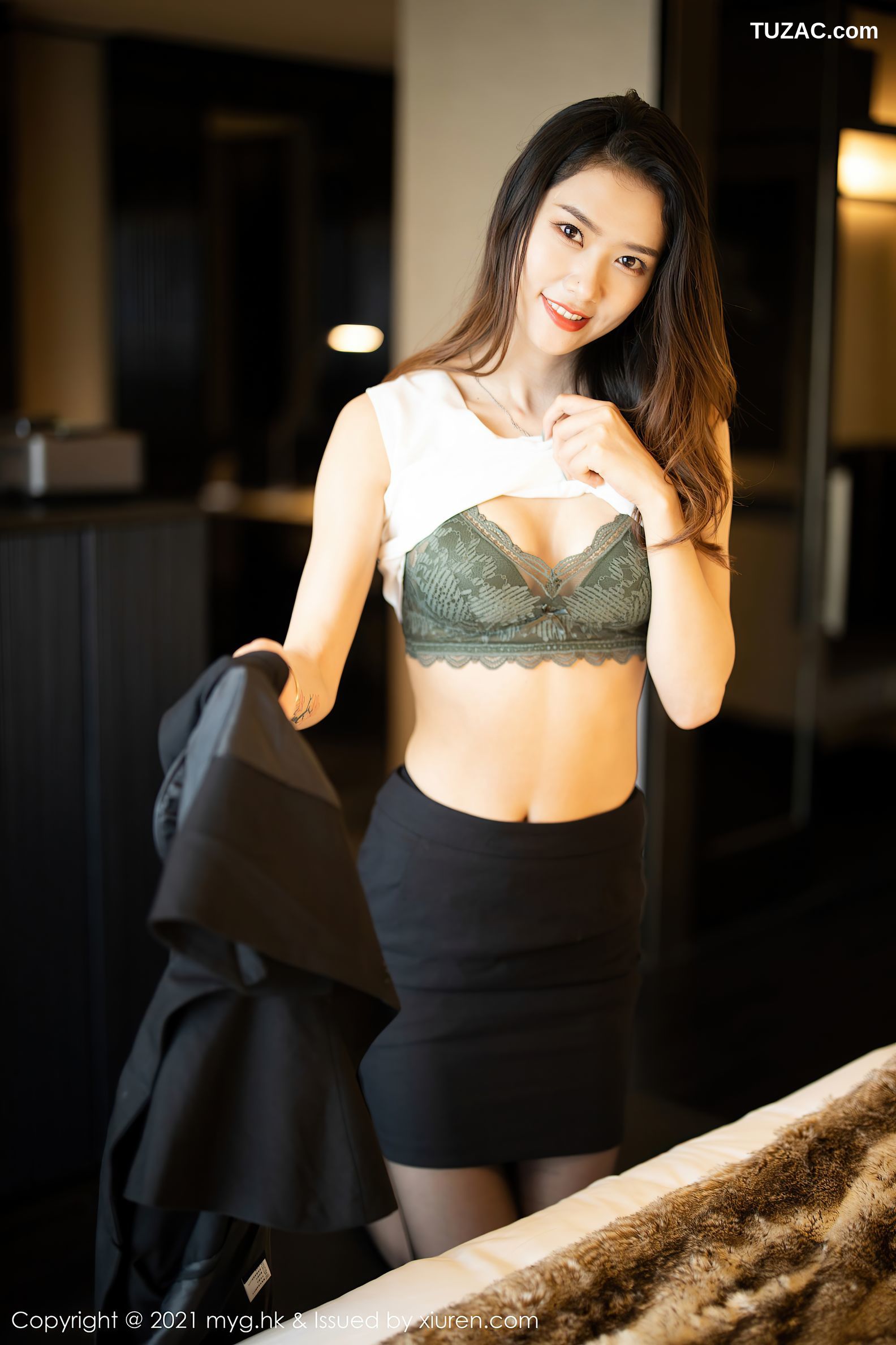 MyGirl美媛馆-542-方子萱-江浙沪旅拍灰色职业装绿色内衣-2021.06.18