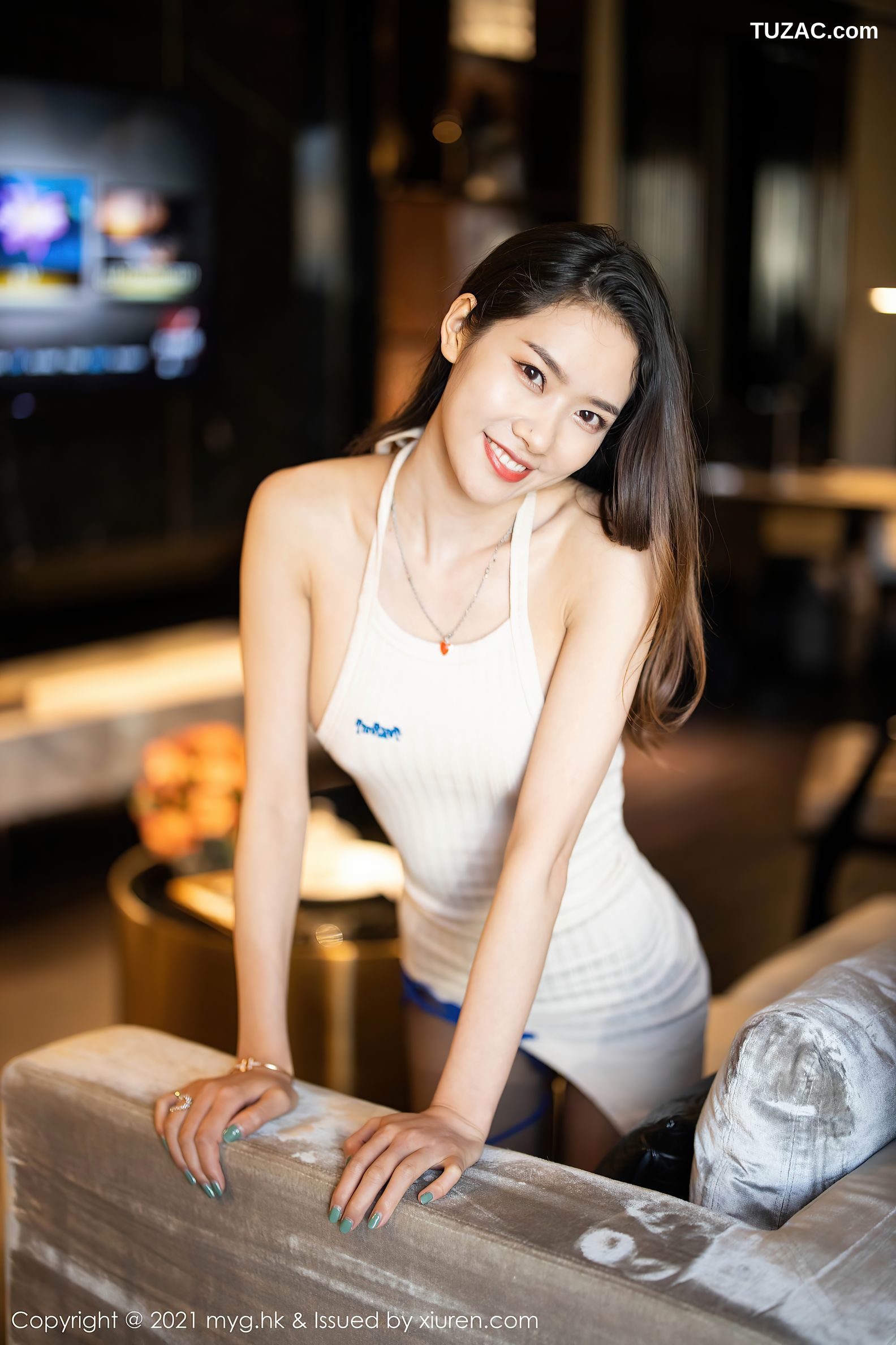 MyGirl美媛馆-545-方子萱-江浙沪旅拍白色吊带裙黑丝-2021.06.23