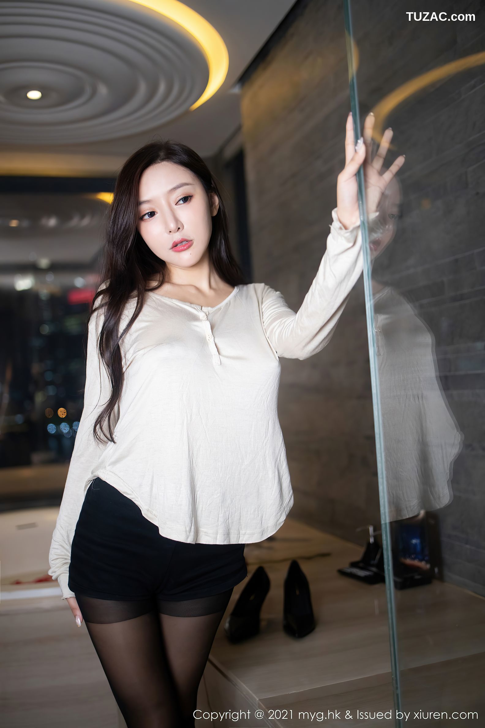 MyGirl美媛馆-555-王馨瑶Yanni-江浙沪旅拍白T黑短裙黑丝浴室湿身-2021.07.14