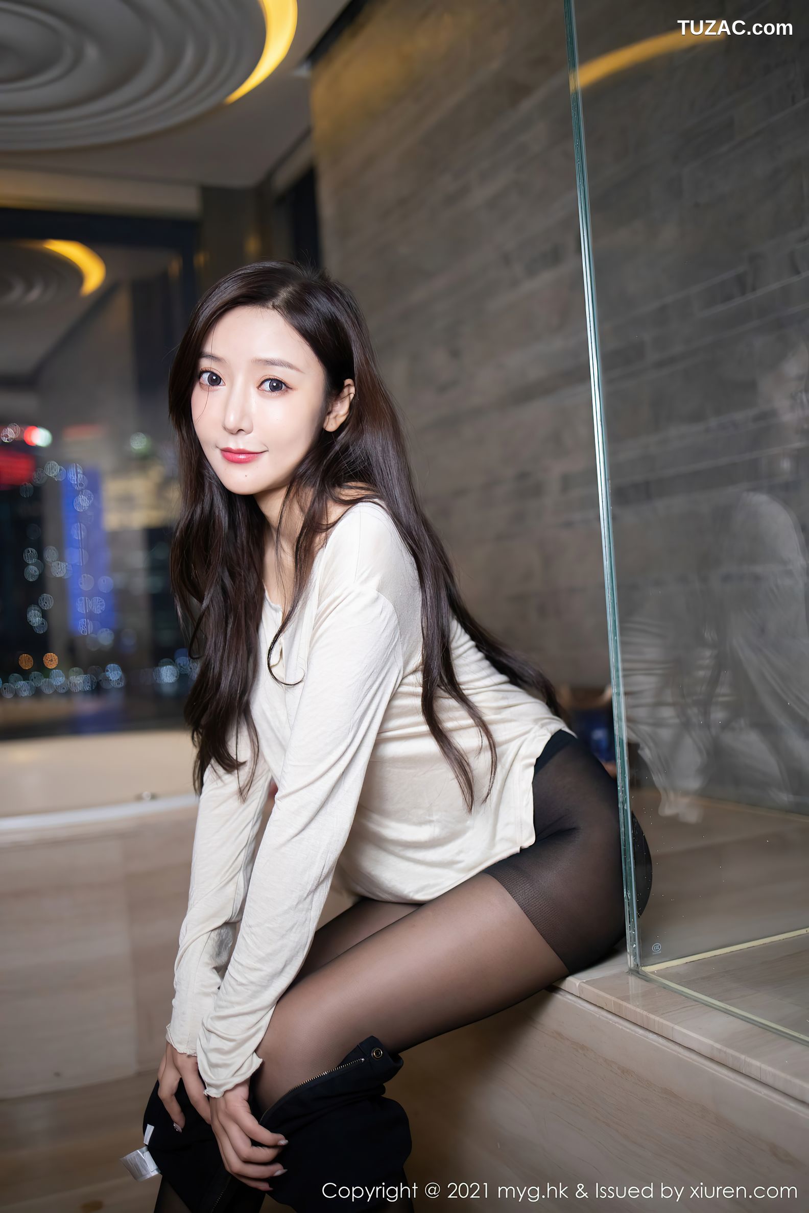 MyGirl美媛馆-555-王馨瑶Yanni-江浙沪旅拍白T黑短裙黑丝浴室湿身-2021.07.14