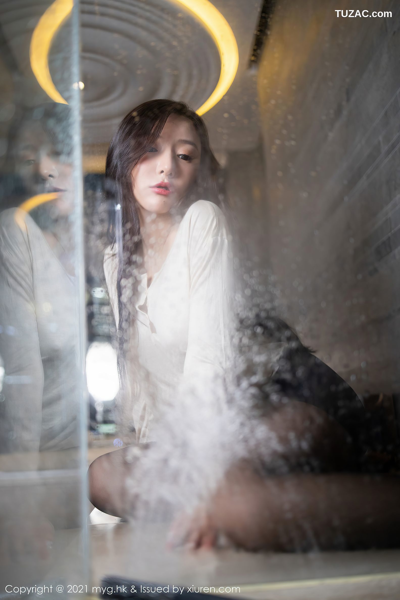 MyGirl美媛馆-555-王馨瑶Yanni-江浙沪旅拍白T黑短裙黑丝浴室湿身-2021.07.14