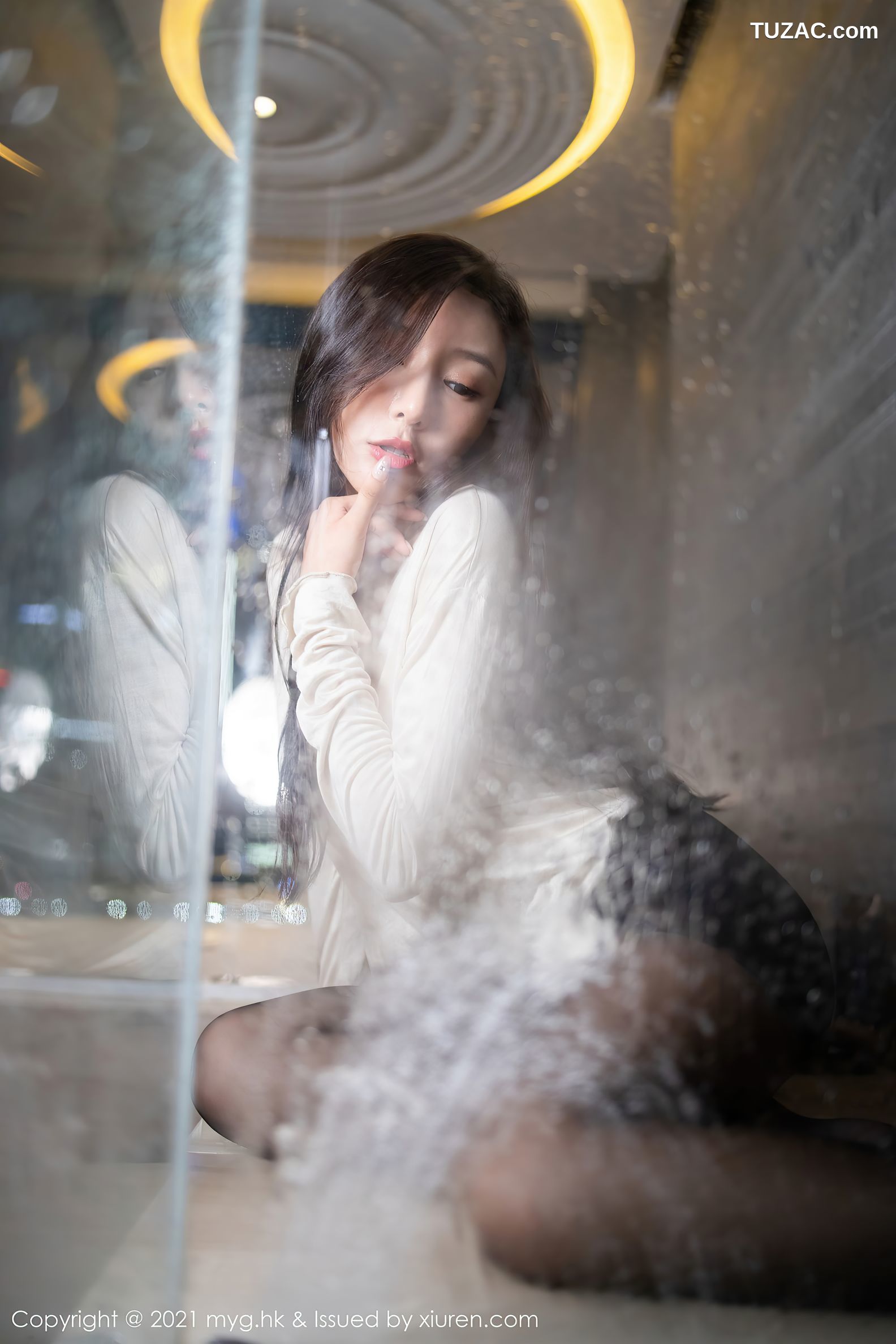 MyGirl美媛馆-555-王馨瑶Yanni-江浙沪旅拍白T黑短裙黑丝浴室湿身-2021.07.14