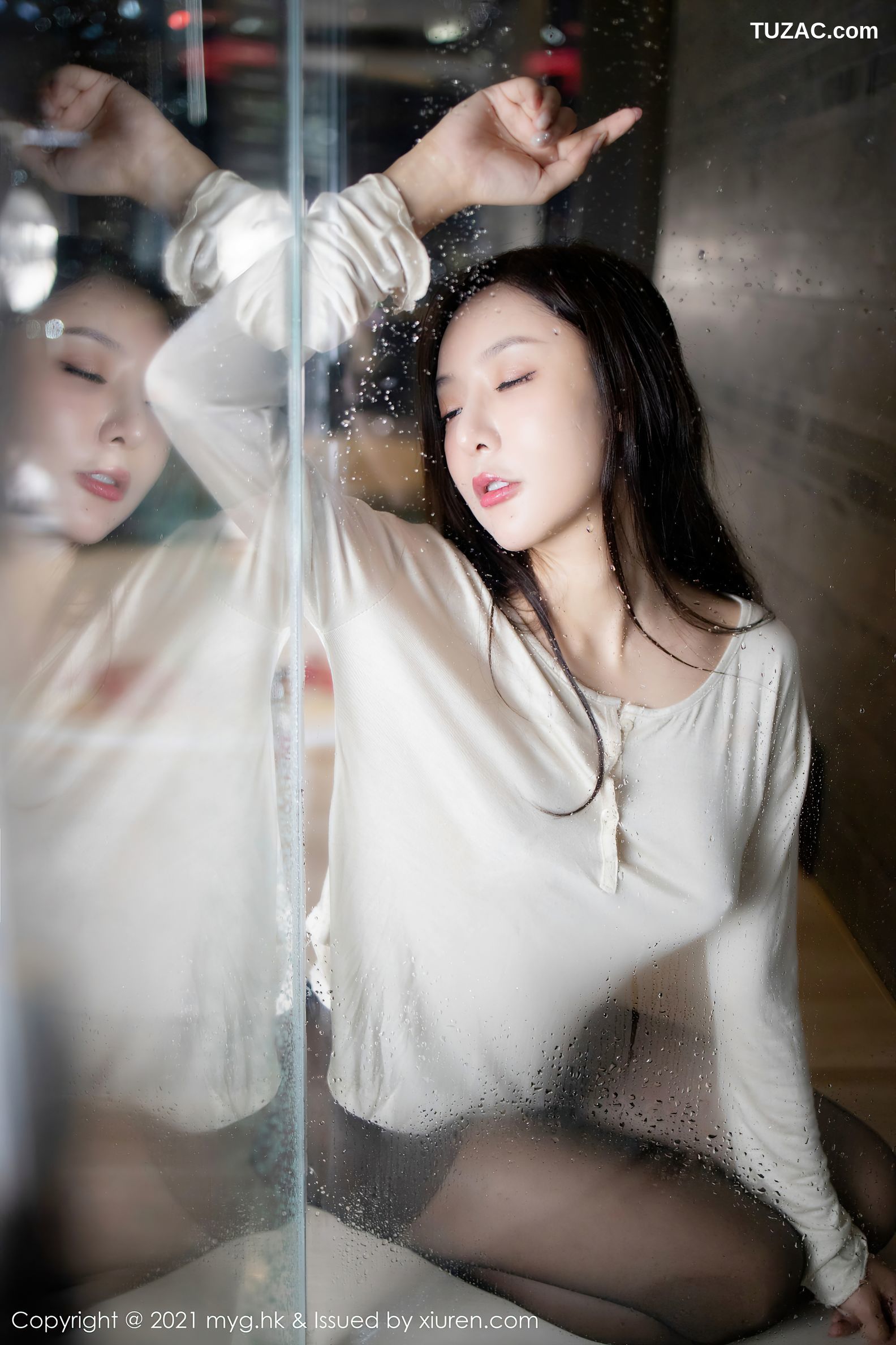 MyGirl美媛馆-555-王馨瑶Yanni-江浙沪旅拍白T黑短裙黑丝浴室湿身-2021.07.14