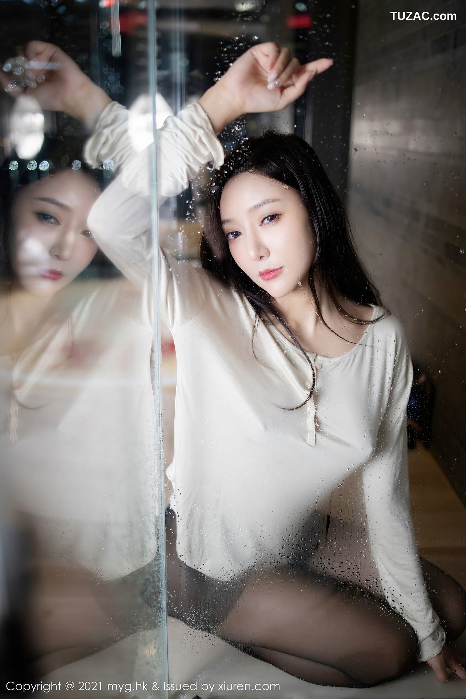 MyGirl美媛馆-555-王馨瑶Yanni-江浙沪旅拍白T黑短裙黑丝浴室湿身-2021.07.14