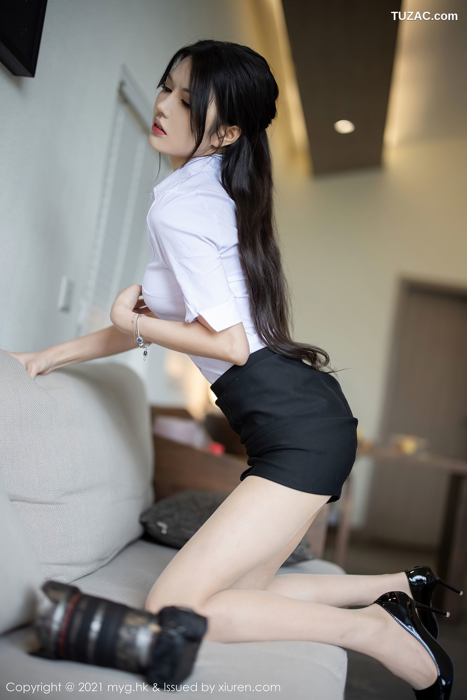 MyGirl美媛馆-572-媛媛酱Belle-杭州旅拍职业摄影师白衬衫黑短裙-2021.08.12