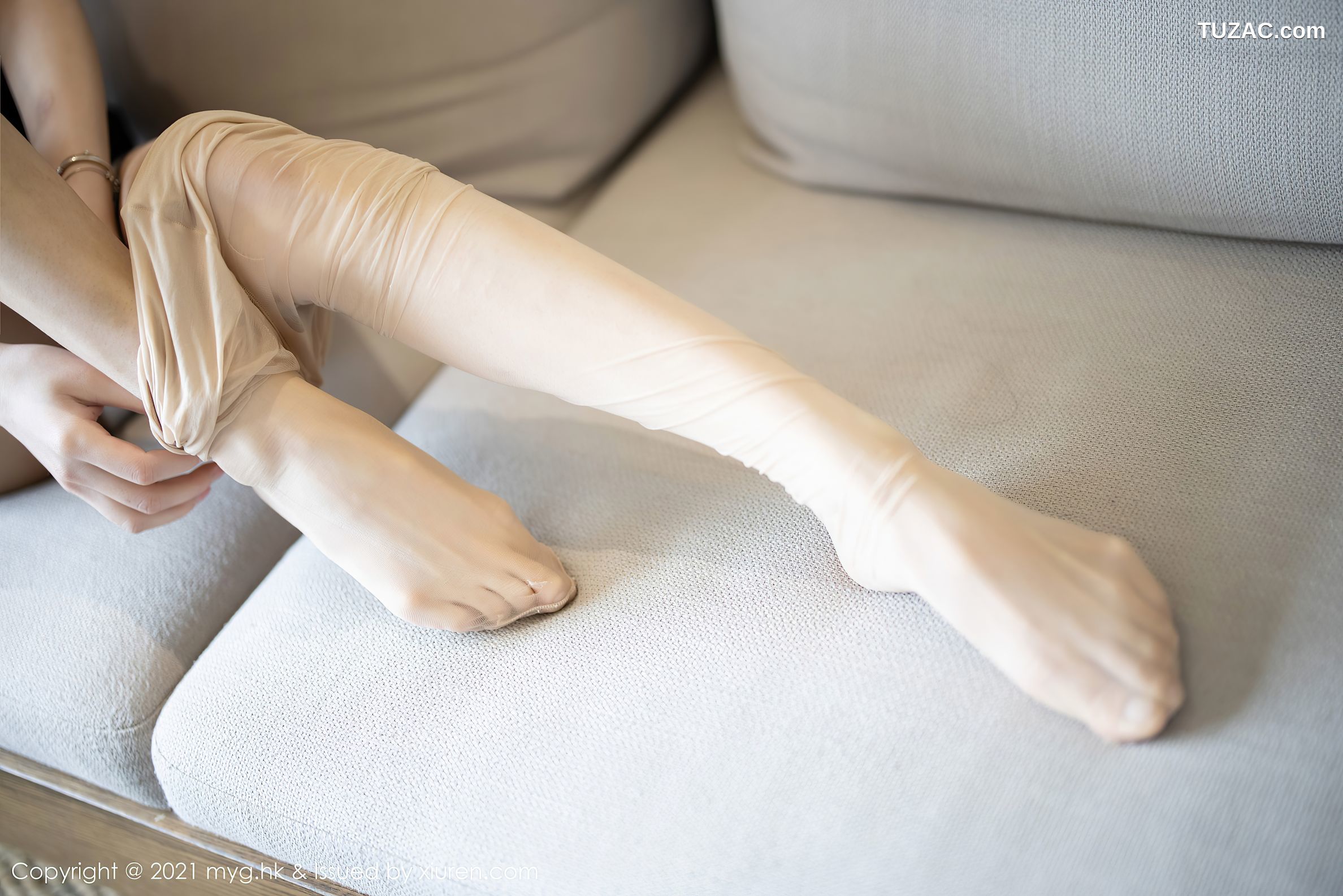 MyGirl美媛馆-572-媛媛酱Belle-杭州旅拍职业摄影师白衬衫黑短裙-2021.08.12