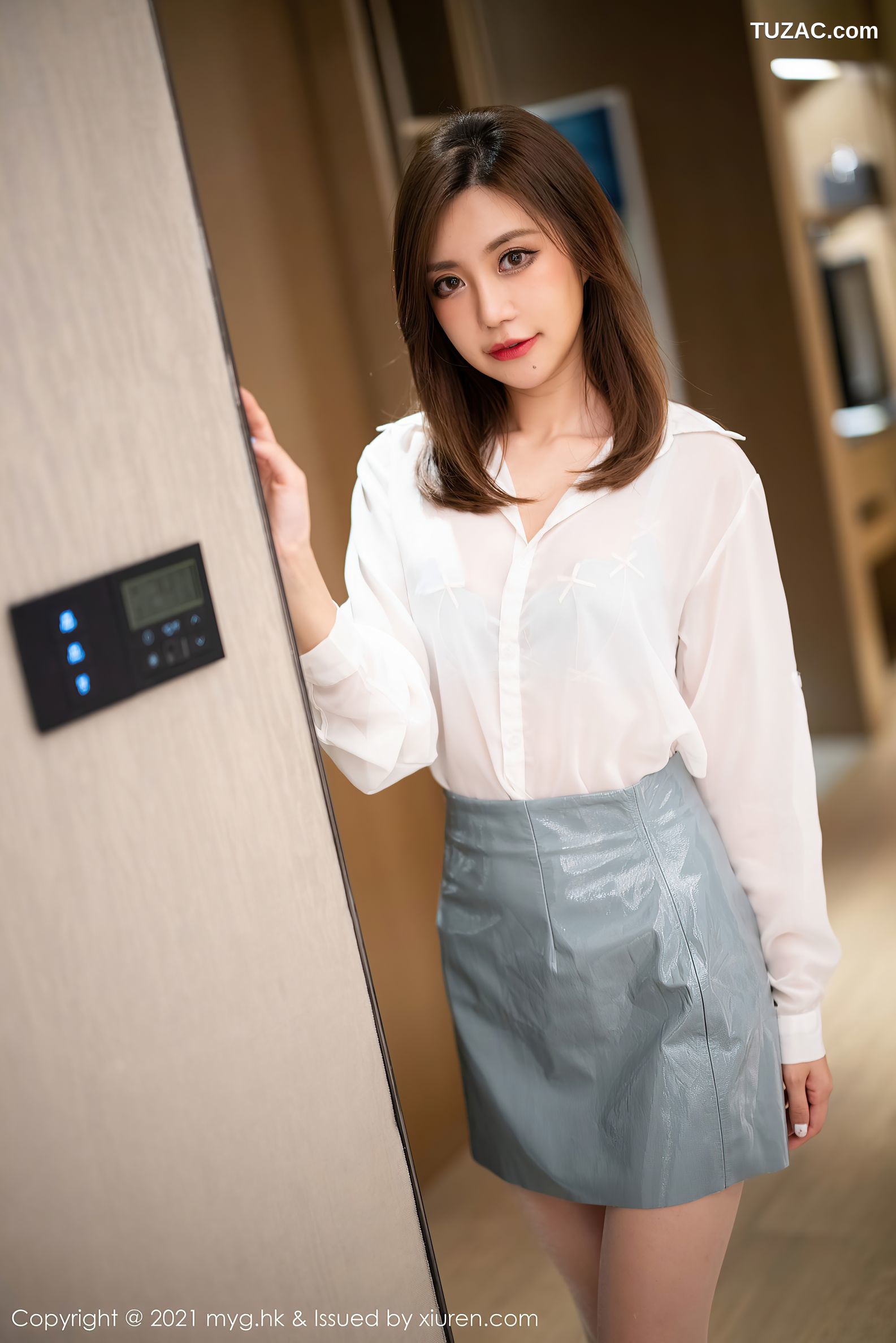 MyGirl美媛馆-583-绮里嘉Carina-杭州旅拍浴室白衬衫灰短裙-2021.08.27