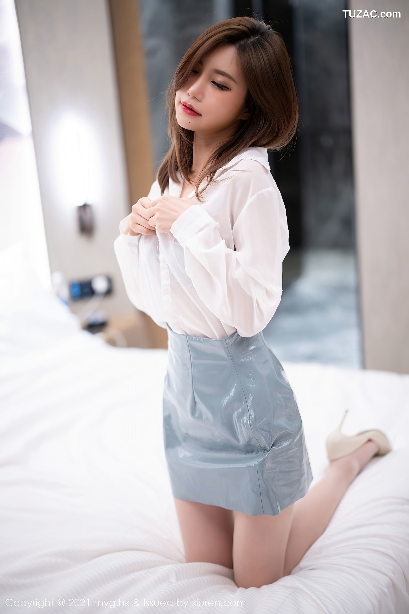 MyGirl美媛馆-583-绮里嘉Carina-杭州旅拍浴室白衬衫灰短裙-2021.08.27