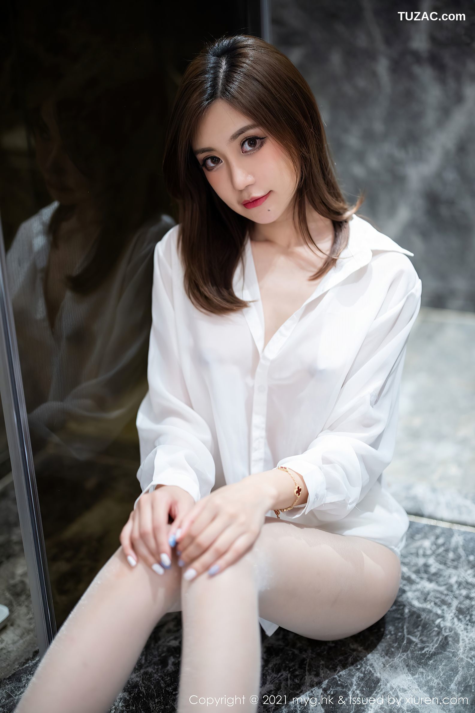 MyGirl美媛馆-583-绮里嘉Carina-杭州旅拍浴室白衬衫灰短裙-2021.08.27