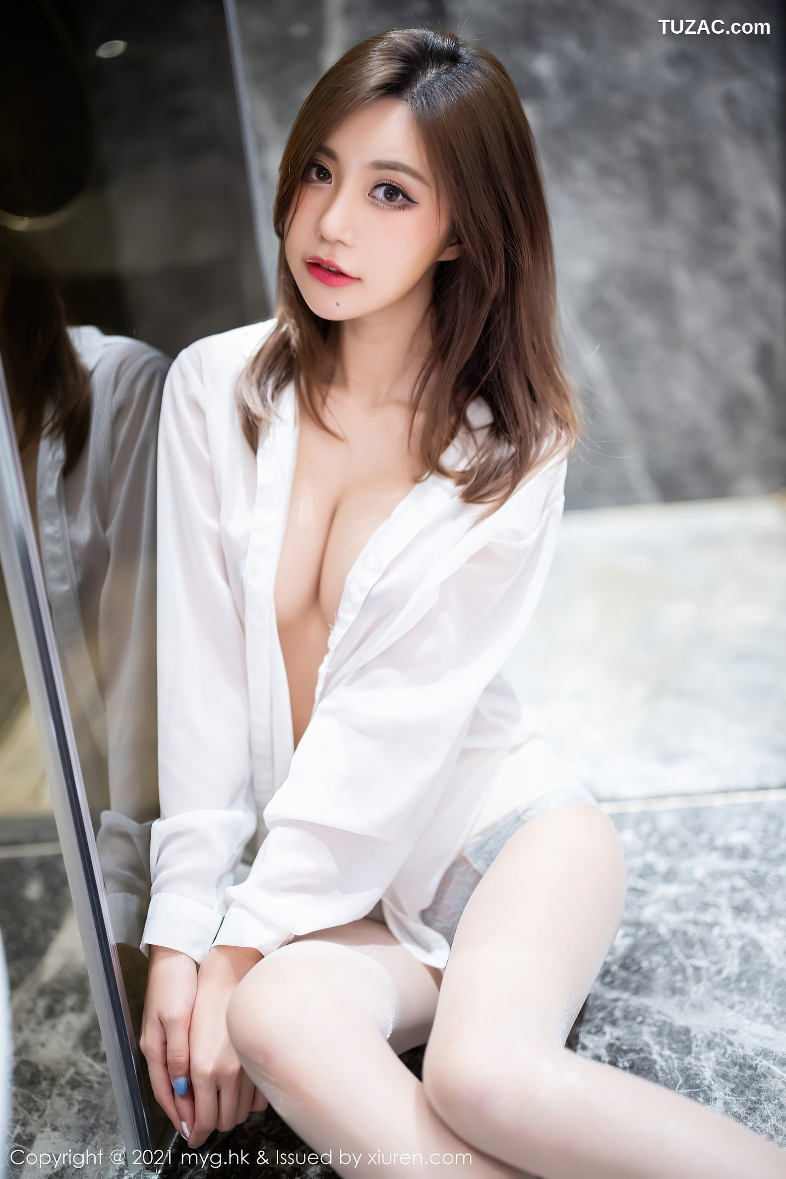 MyGirl美媛馆-583-绮里嘉Carina-杭州旅拍浴室白衬衫灰短裙-2021.08.27