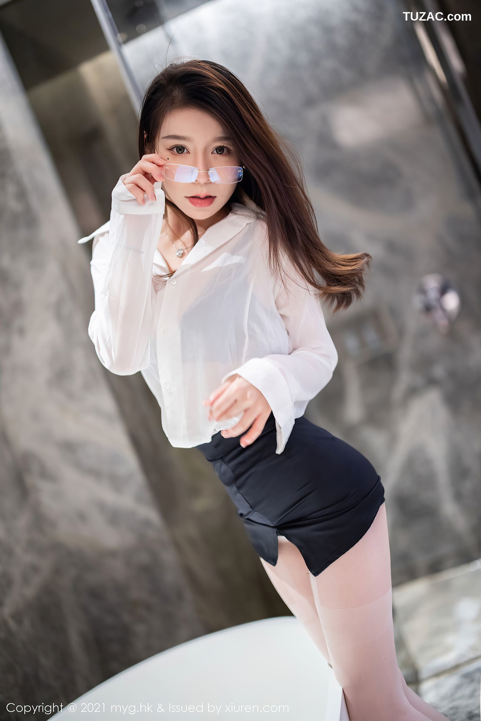 MyGirl美媛馆-589-Vetiver嘉宝贝儿-杭州旅拍浴室白衬衫黑短裙湿身-2021.09.06