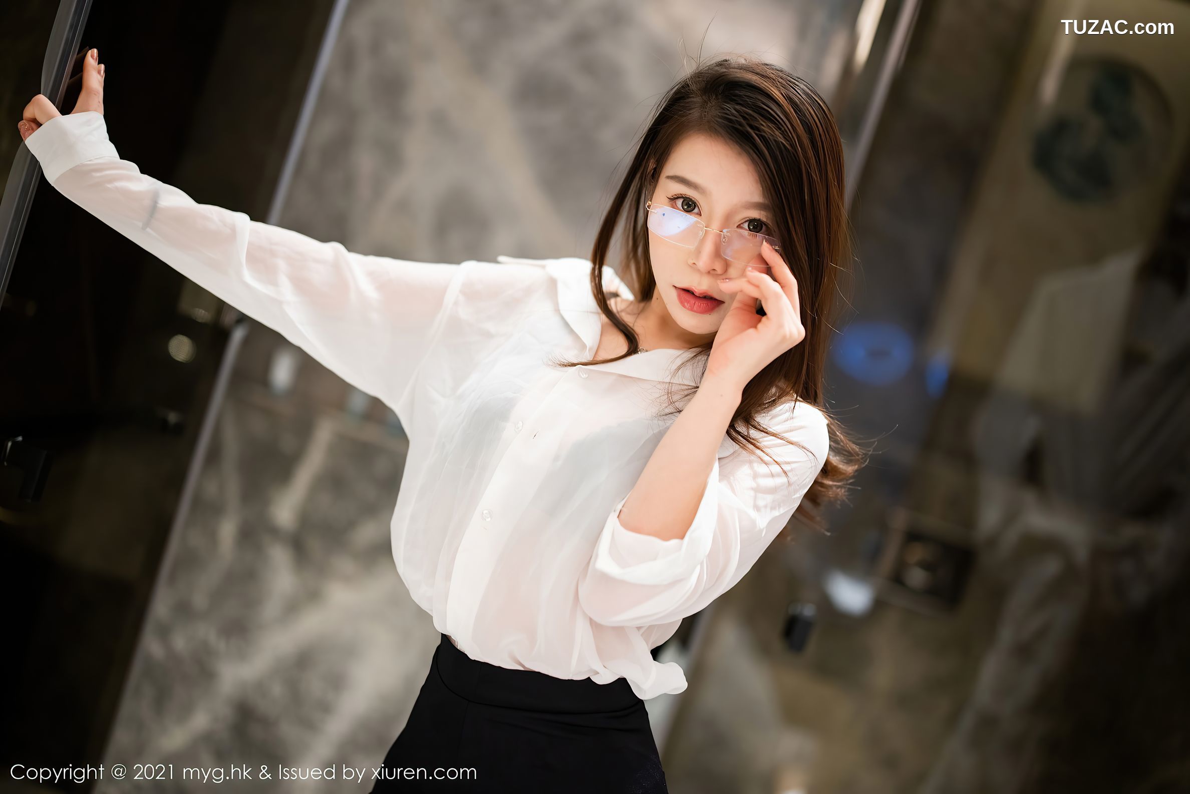 MyGirl美媛馆-589-Vetiver嘉宝贝儿-杭州旅拍浴室白衬衫黑短裙湿身-2021.09.06