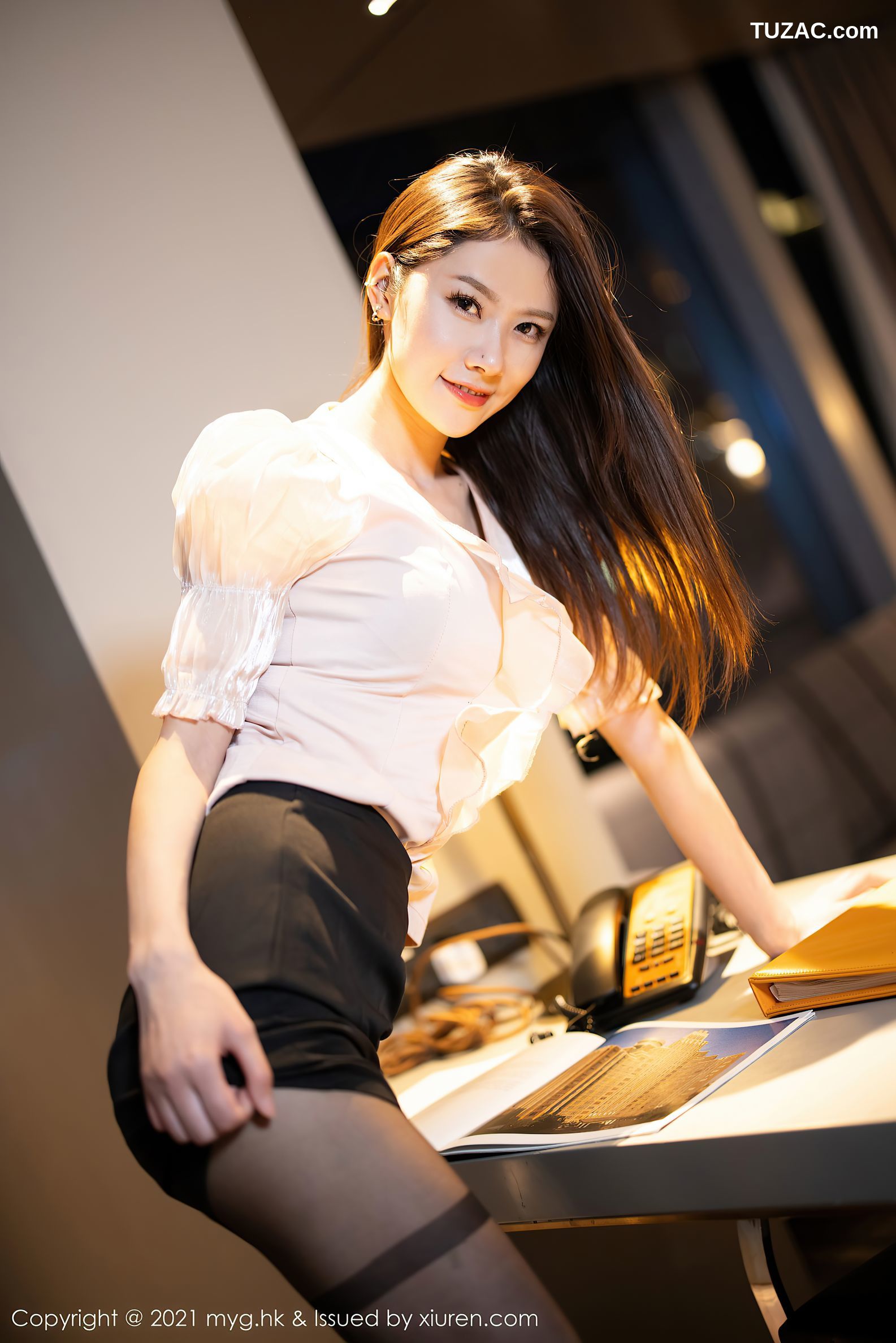 MyGirl美媛馆-599-方子萱-杭州旅拍都市OL白衫黑短裙黑内衣黑丝-2021.10.08