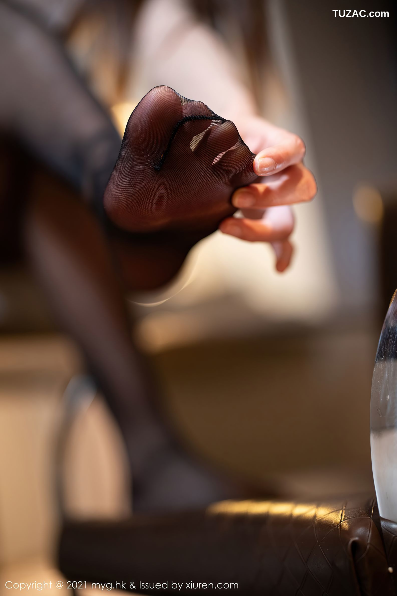 MyGirl美媛馆-599-方子萱-杭州旅拍都市OL白衫黑短裙黑内衣黑丝-2021.10.08