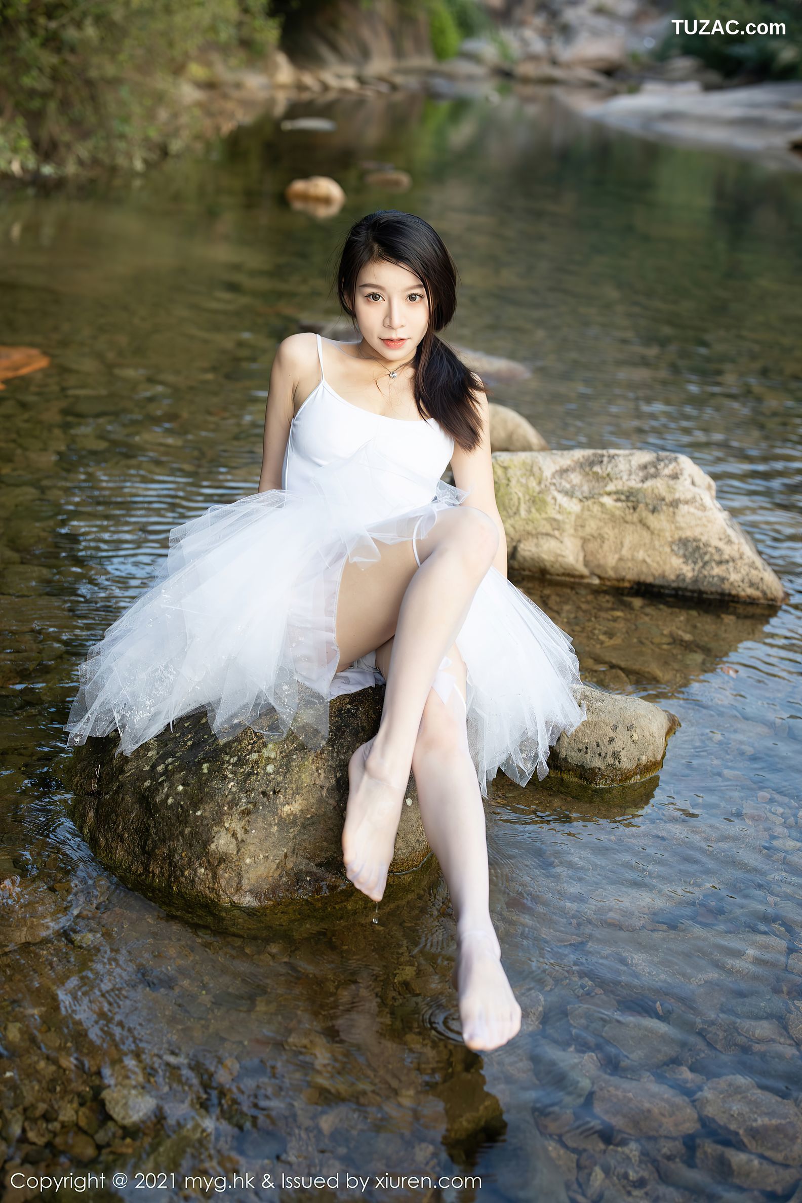 MyGirl美媛馆-601-Vetiver嘉宝贝儿-长三角旅拍户外洁白芭蕾裙白丝湿身-2021.10.11