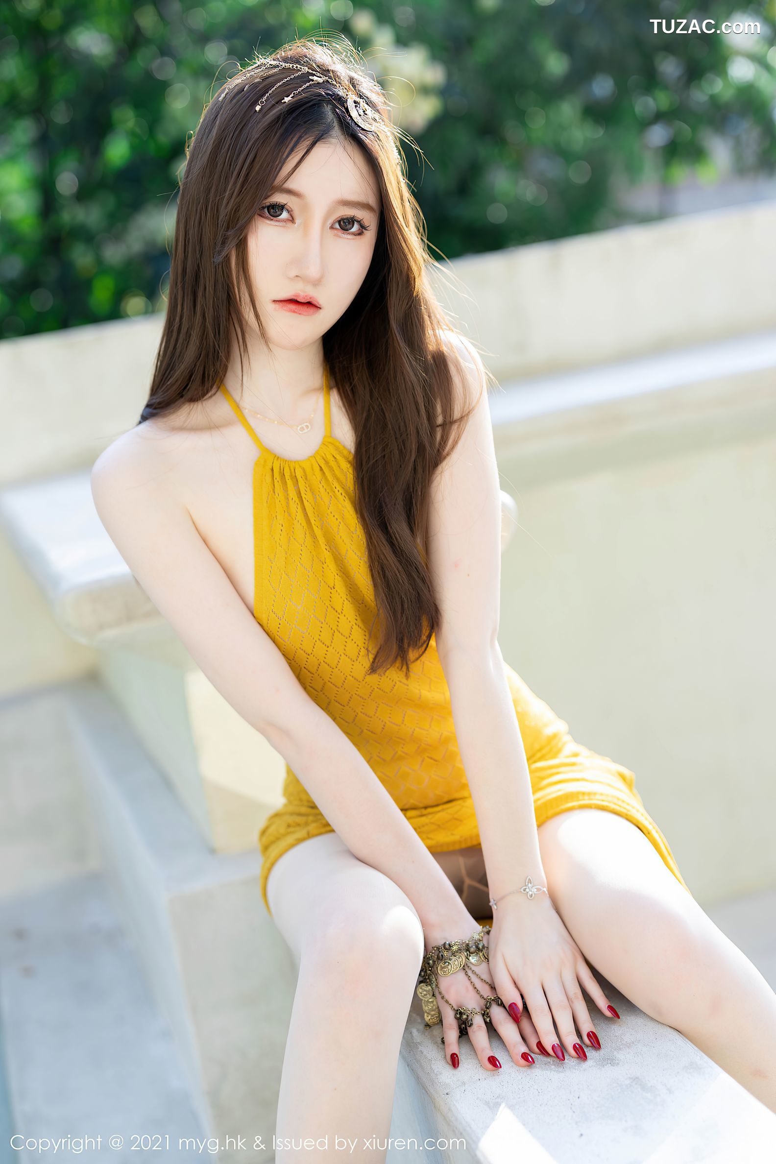 MyGirl美媛馆-605-美桃酱-长三角旅拍土黄缕空露背长裙-2021.10.18