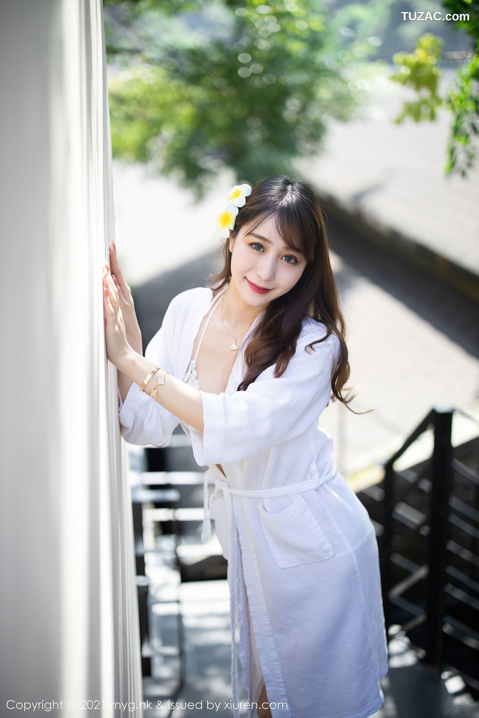 MyGirl美媛馆-613-水水er-长三角旅拍白睡袍白色镂空内衣-灰连衣短裙-2021.11.03