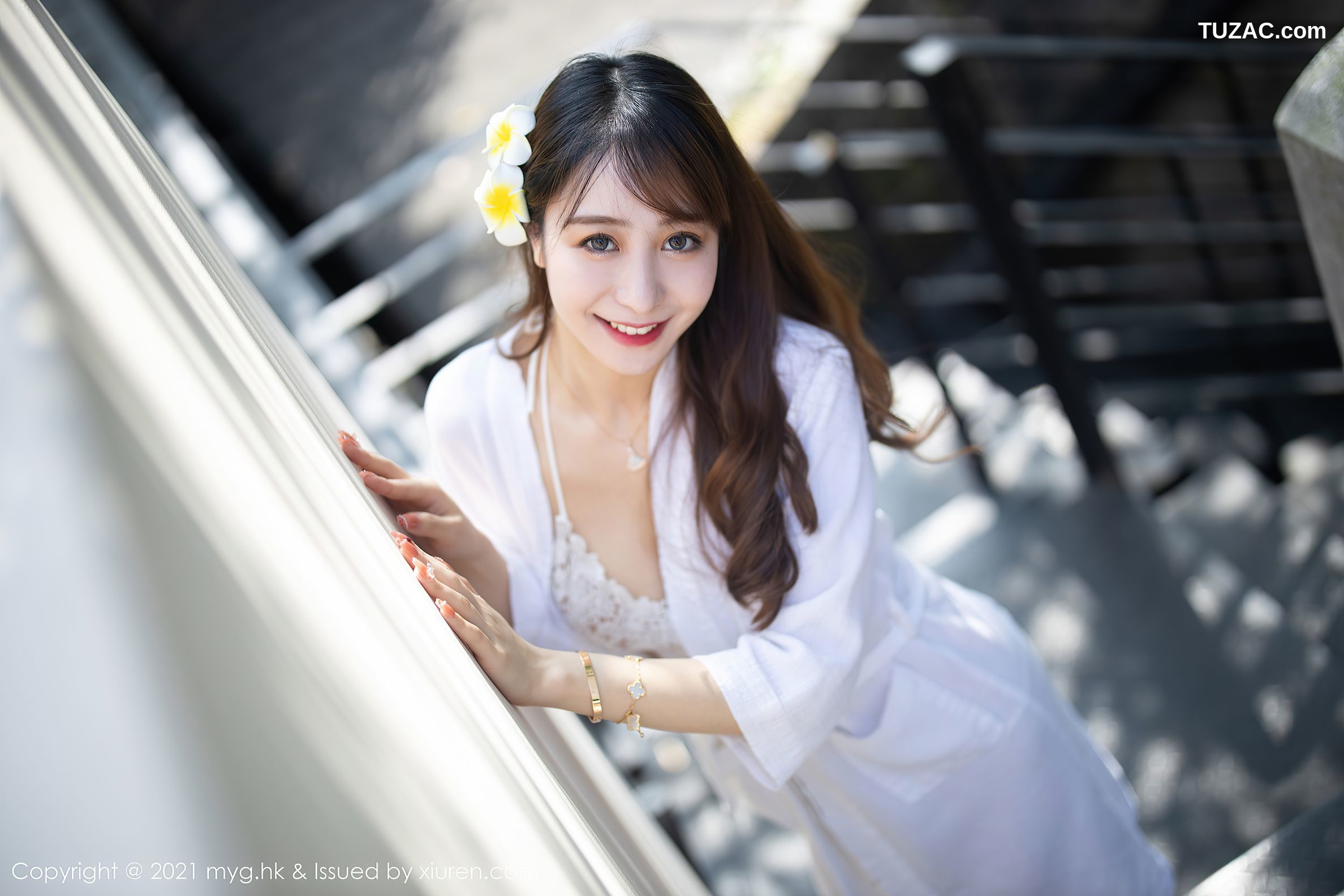 MyGirl美媛馆-613-水水er-长三角旅拍白睡袍白色镂空内衣-灰连衣短裙-2021.11.03