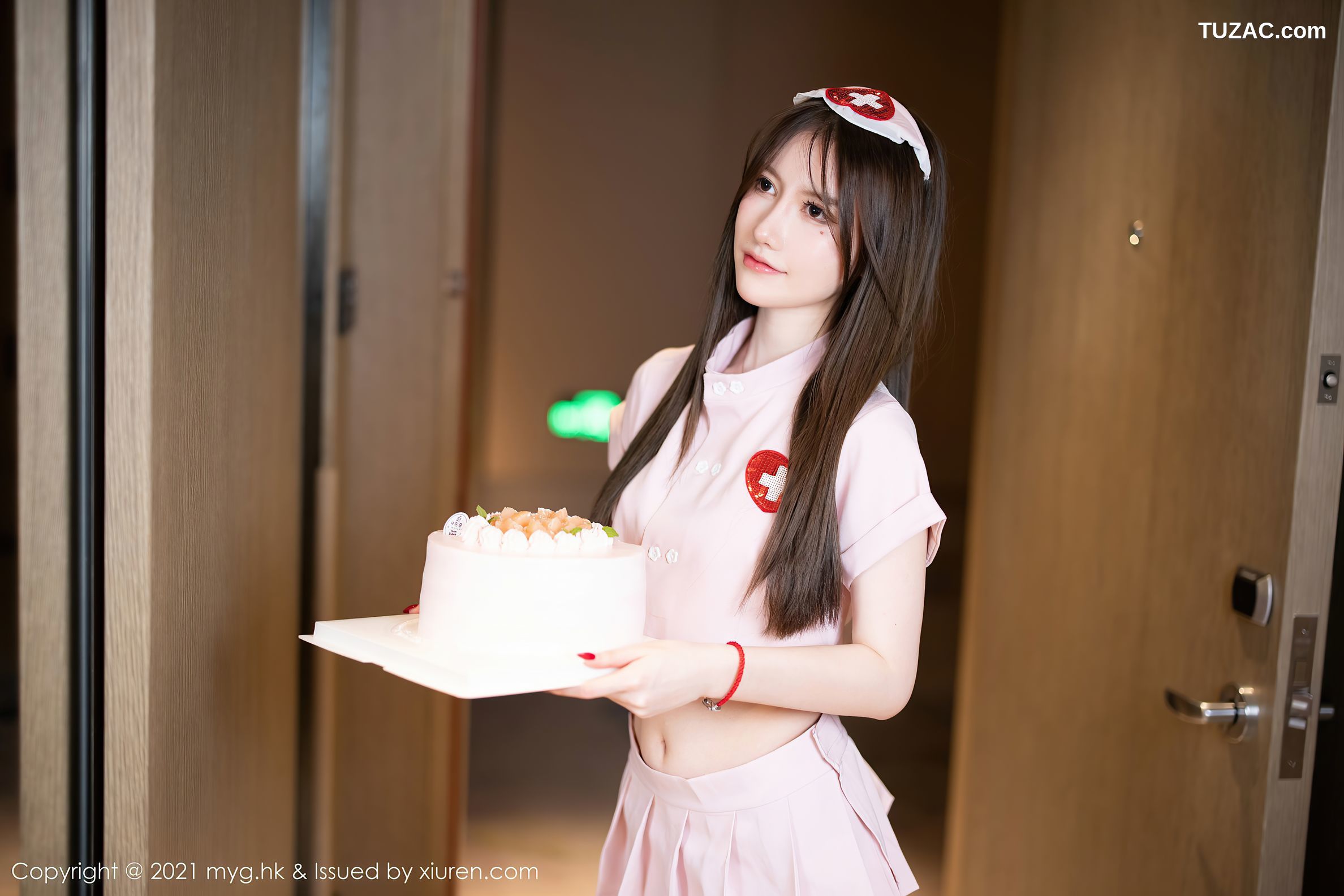 MyGirl美媛馆-615-美桃酱-长三角旅拍粉色护士制服白色内衣肉丝-2021.11.10