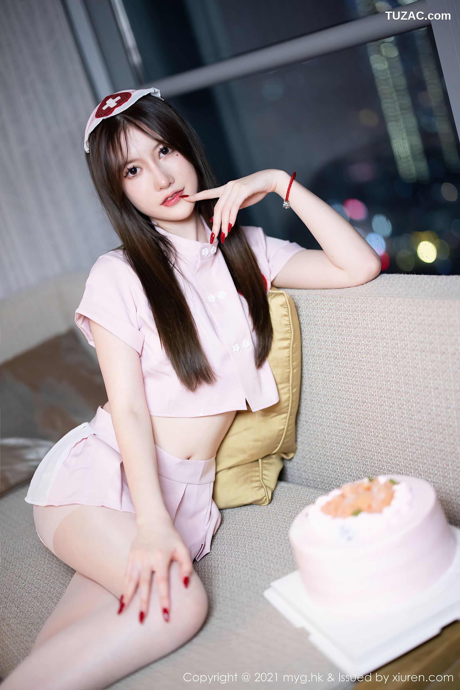 MyGirl美媛馆-615-美桃酱-长三角旅拍粉色护士制服白色内衣肉丝-2021.11.10