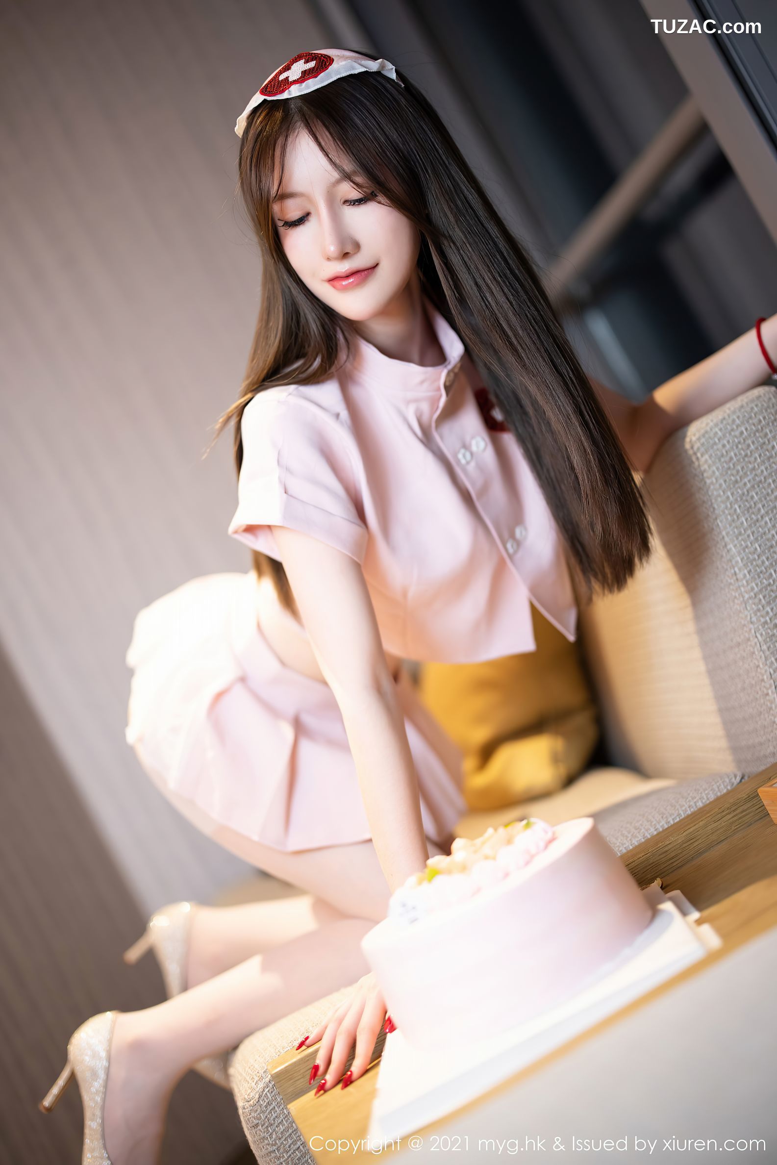 MyGirl美媛馆-615-美桃酱-长三角旅拍粉色护士制服白色内衣肉丝-2021.11.10