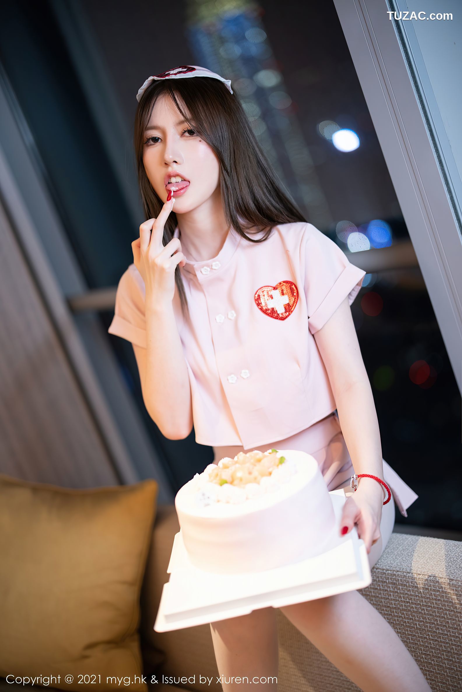 MyGirl美媛馆-615-美桃酱-长三角旅拍粉色护士制服白色内衣肉丝-2021.11.10