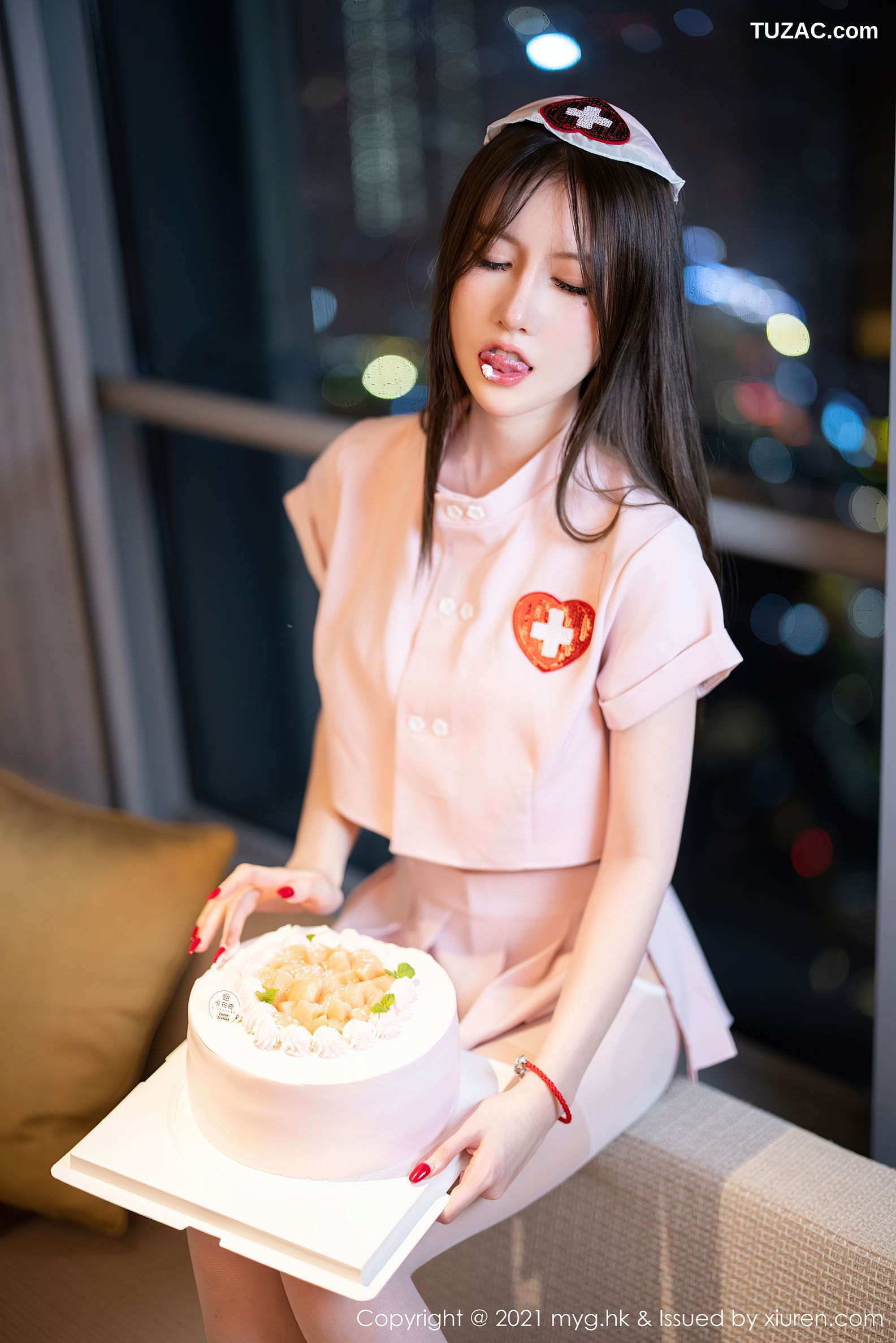 MyGirl美媛馆-615-美桃酱-长三角旅拍粉色护士制服白色内衣肉丝-2021.11.10