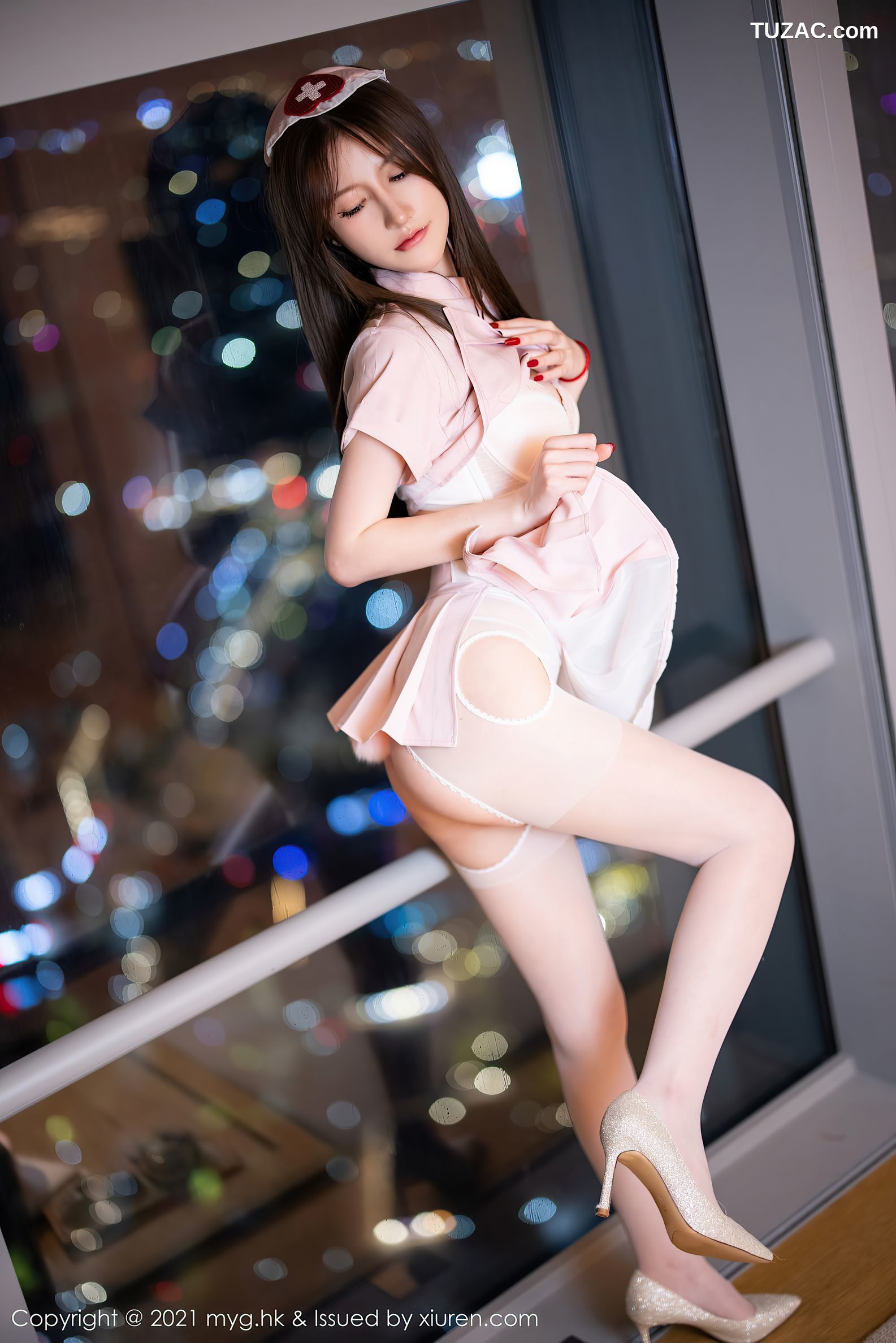 MyGirl美媛馆-615-美桃酱-长三角旅拍粉色护士制服白色内衣肉丝-2021.11.10