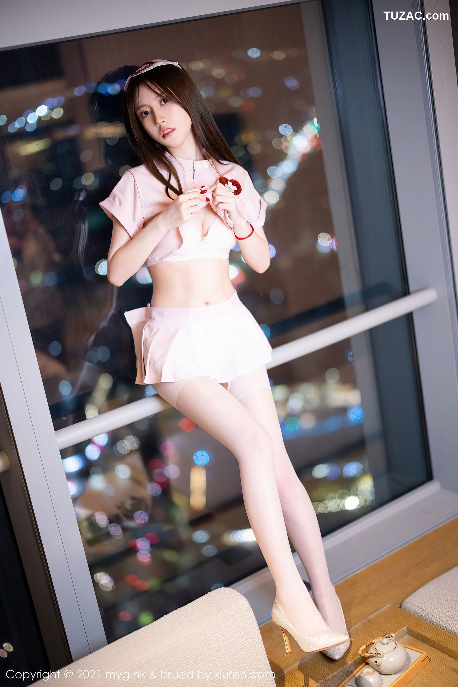 MyGirl美媛馆-615-美桃酱-长三角旅拍粉色护士制服白色内衣肉丝-2021.11.10