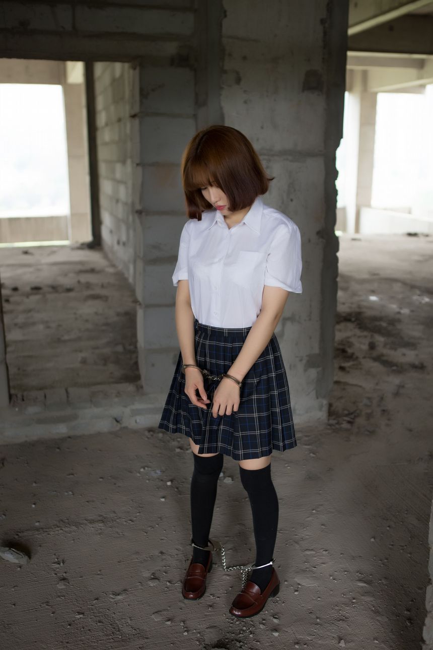 k8傲娇萌萌Vivian学生装野外SM无圣光[42P]