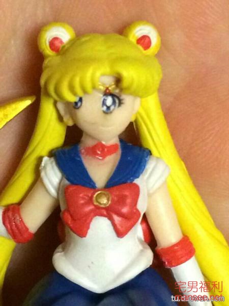 【内涵销魂图】又一波妹纸来袭，开车姿势太销魂了！