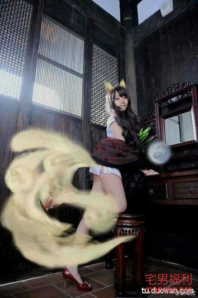 【内涵销魂图】又一波妹纸来袭，开车姿势太销魂了！