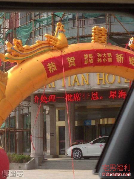【内涵销魂图】又一波妹纸来袭，开车姿势太销魂了！