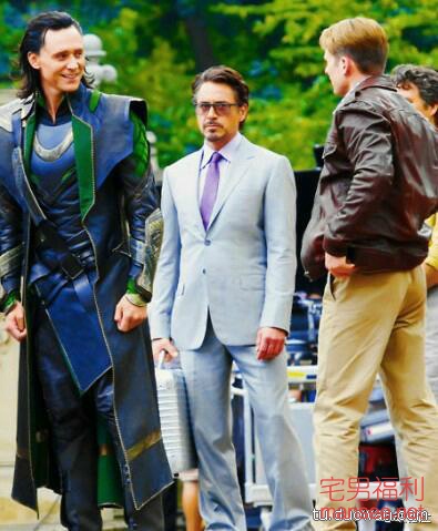 【内涵销魂图】又一波妹纸来袭，开车姿势太销魂了！