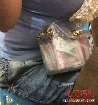 【内涵销魂图】又一波妹纸来袭，开车姿势太销魂了！