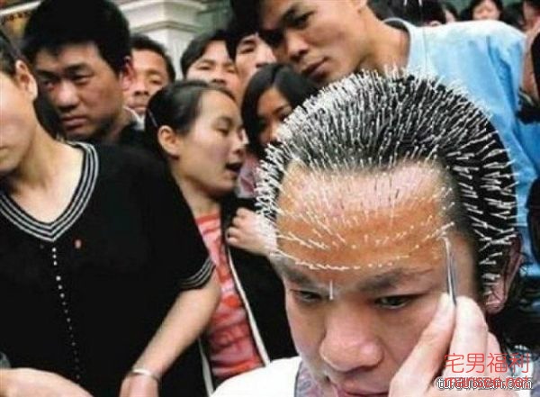【内涵销魂图】又一波妹纸来袭，开车姿势太销魂了！